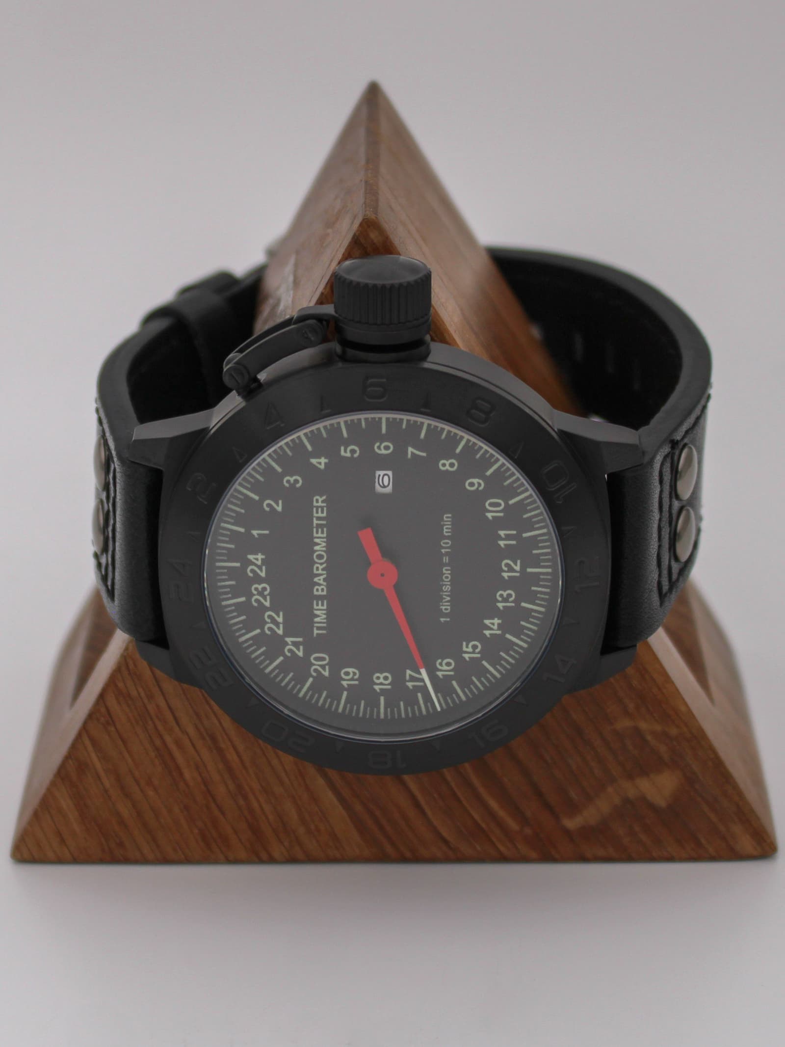 Часы Time Barometer однострелочные кварцевые (Ronda 515.24H) Q152.601.01