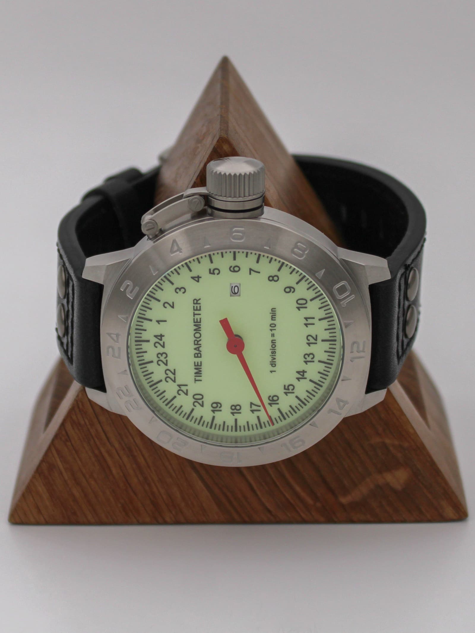 Часы Time Barometer однострелочные кварцевые (Ronda 515.24H) Q52.600.01