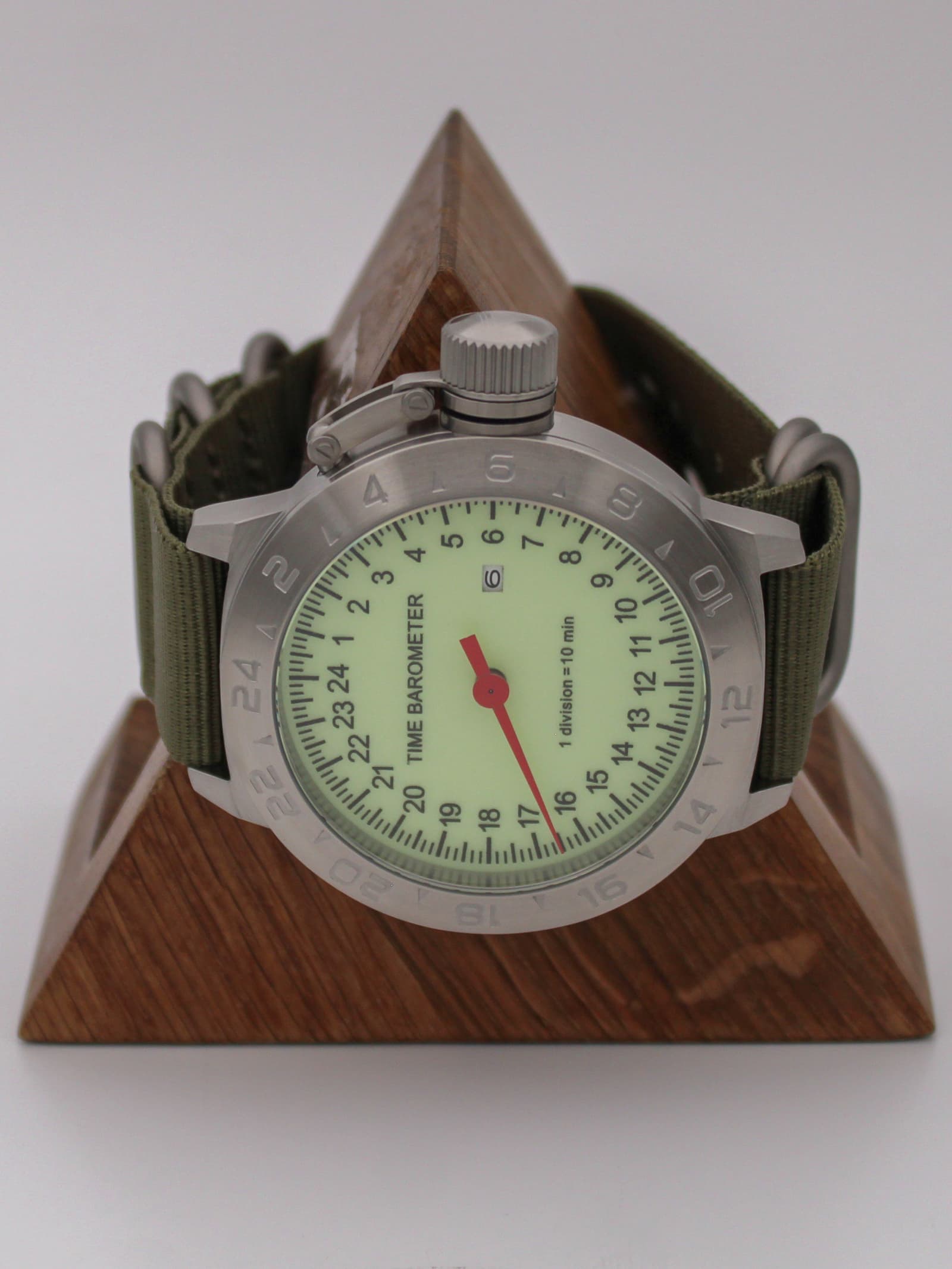 Часы Time Barometer однострелочные кварцевые (Ronda 515.24H) Q52.600.21