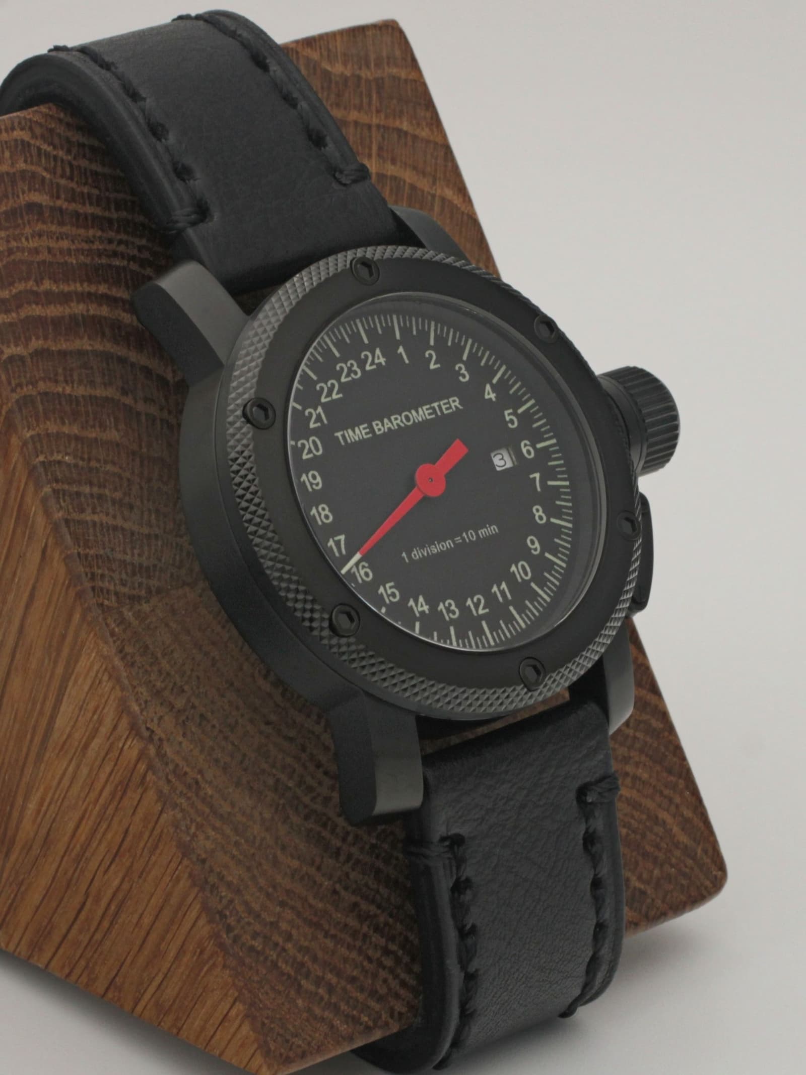Часы Time Barometer однострелочные кварцевые (Ronda 515.24H) 147.601.01