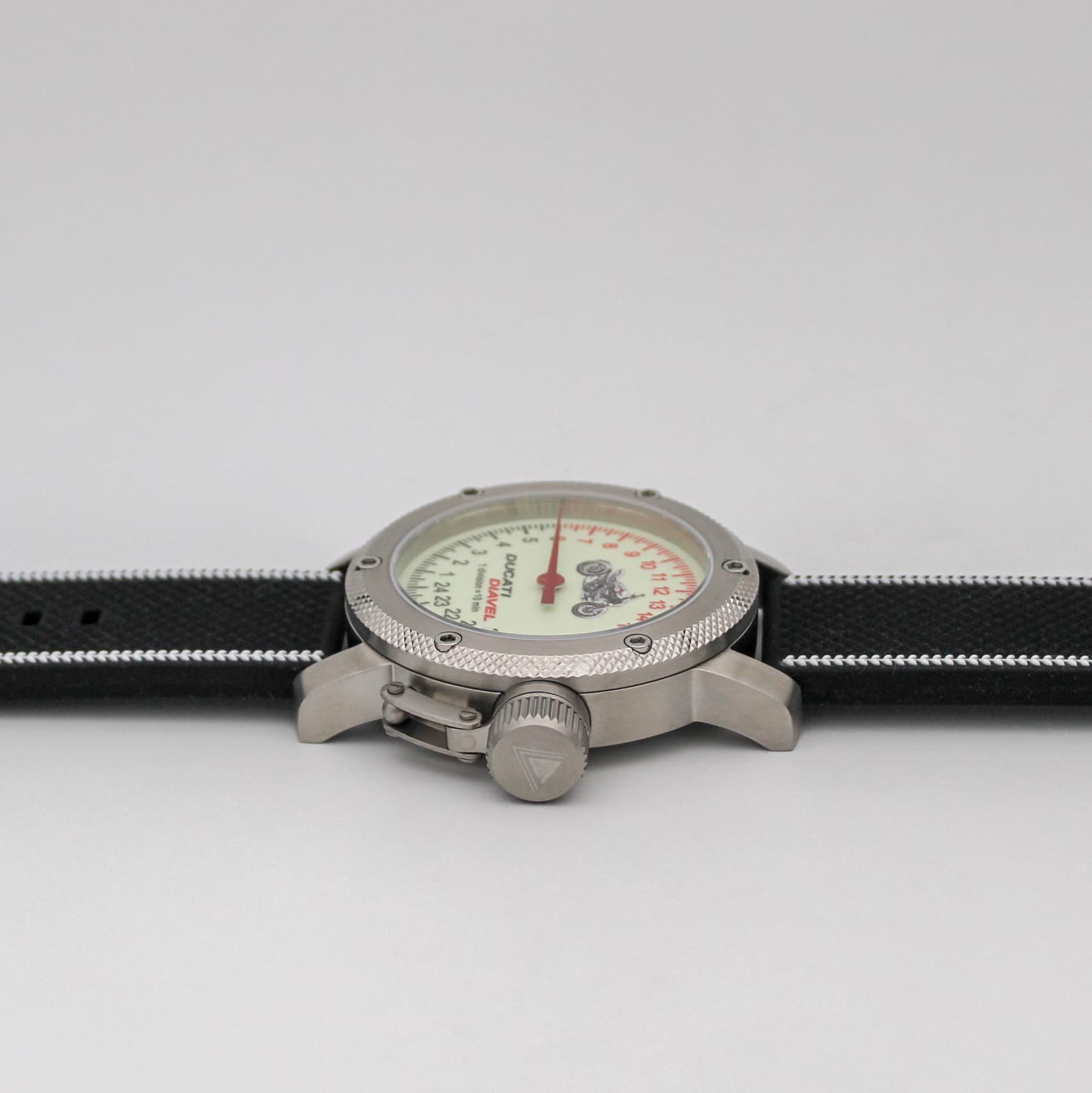 Часы DUCATI DIAVEL (мотоцикл) механизм Восток 2431.01