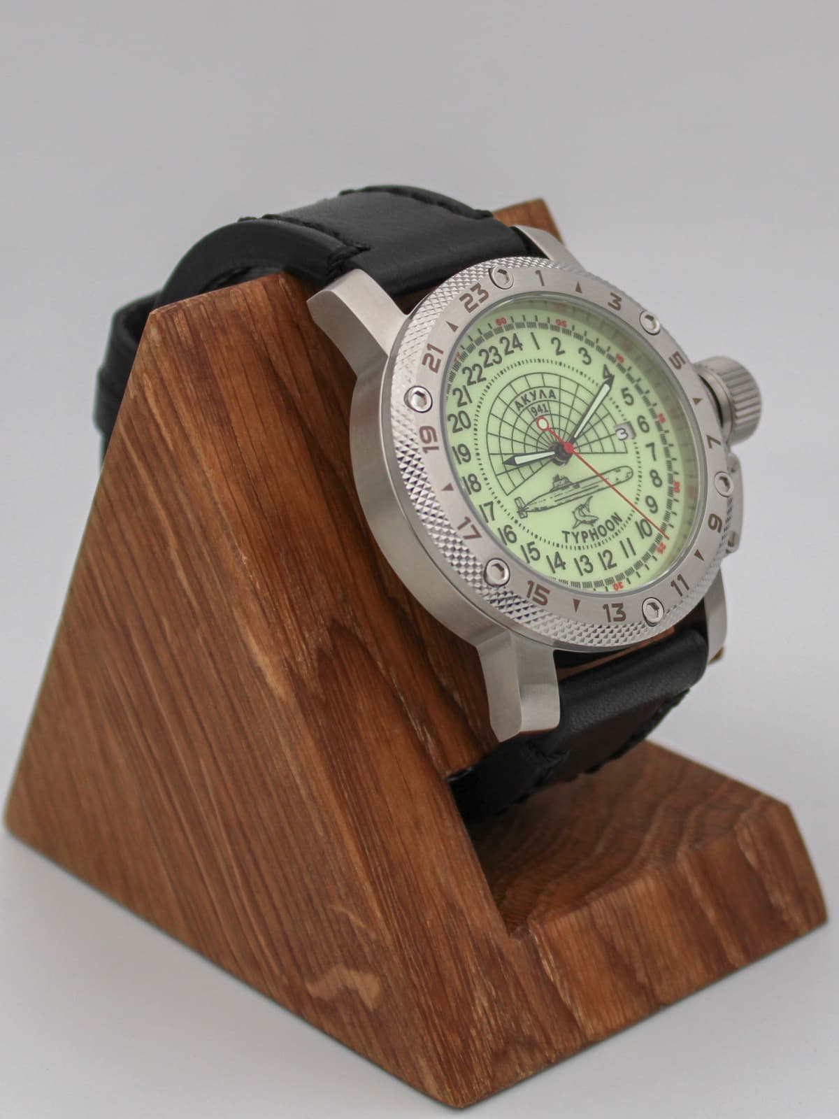 Часы 941 / Акула (Typhoon) кварцевые (Ronda 515.24H) Q47.147.01