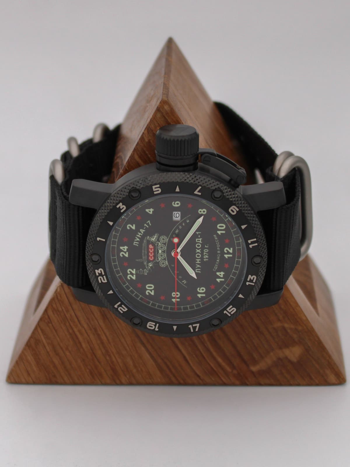 Часы "Луноход-1" кварцевые (Ronda 515.24H) Q147.406.22