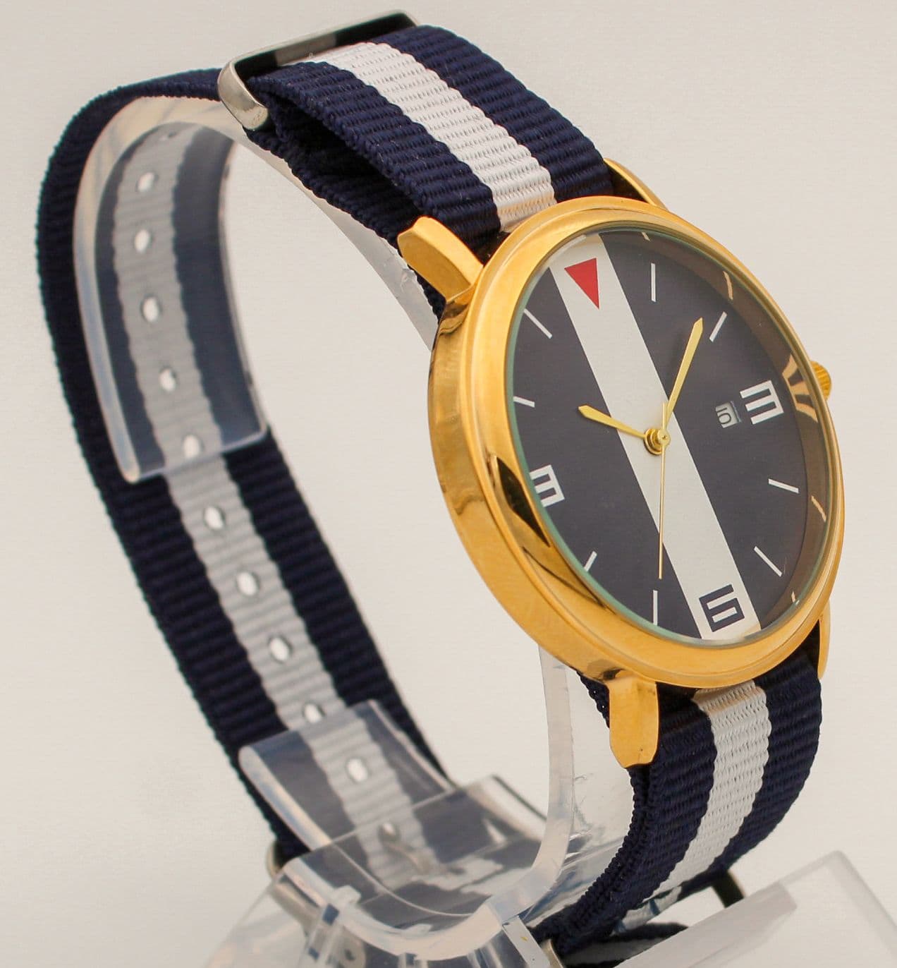 Часы Triumph кварцевые 506.52