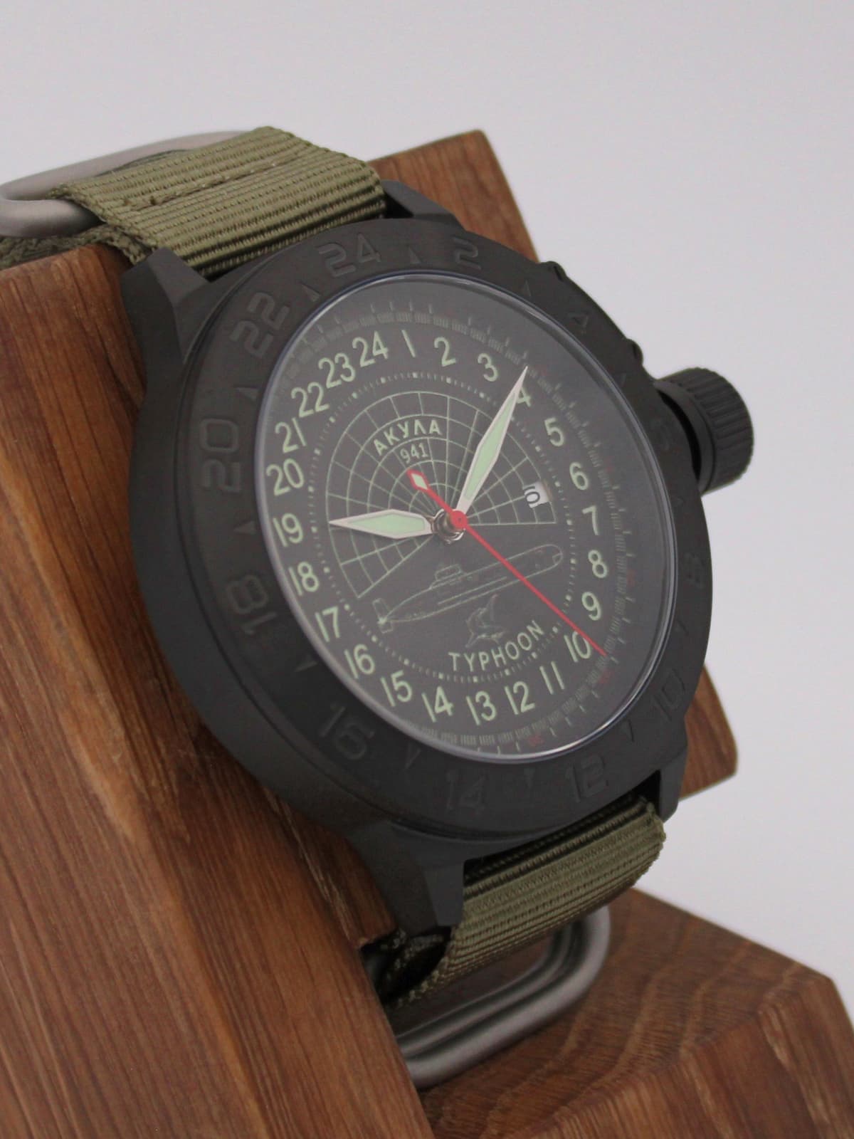 Часы 941 / Акула (Typhoon) кварцевые (Ronda 515.24H) Q152.145.21