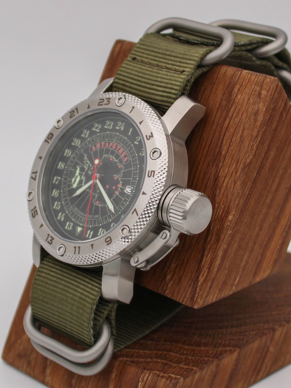 Часы Полярные / Антарктика кварцевые (Ronda 515.24H) Q47.141.21