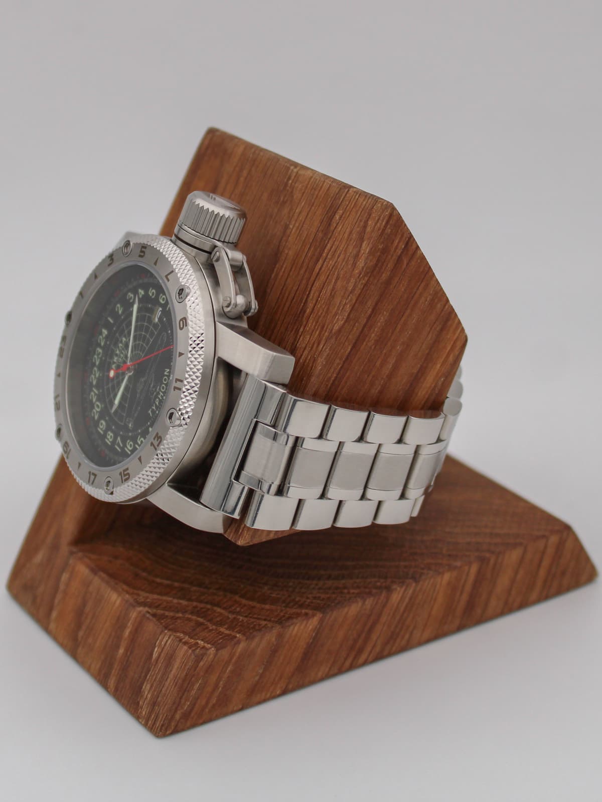 Часы 941 / Акула (Typhoon) кварцевые (Ronda 515.24H) Q47.145.2