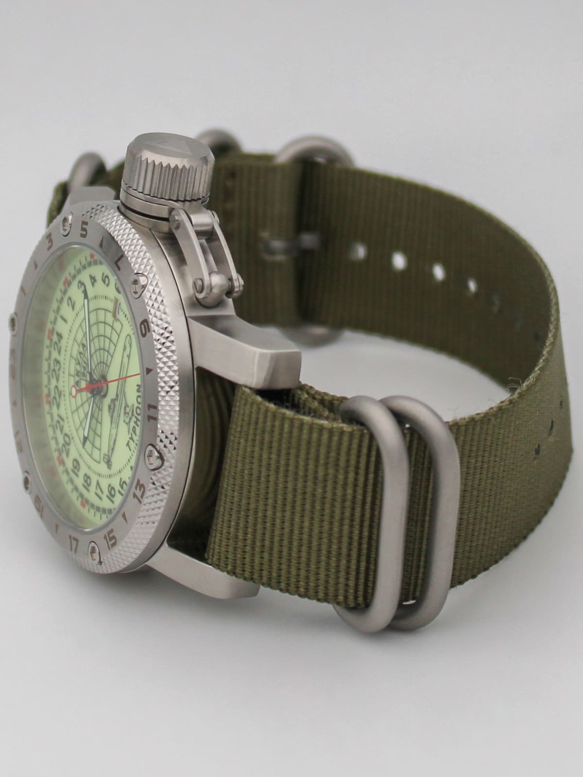 Часы 941 / Акула (Typhoon) кварцевые (Ronda 515.24H) Q47.147.21