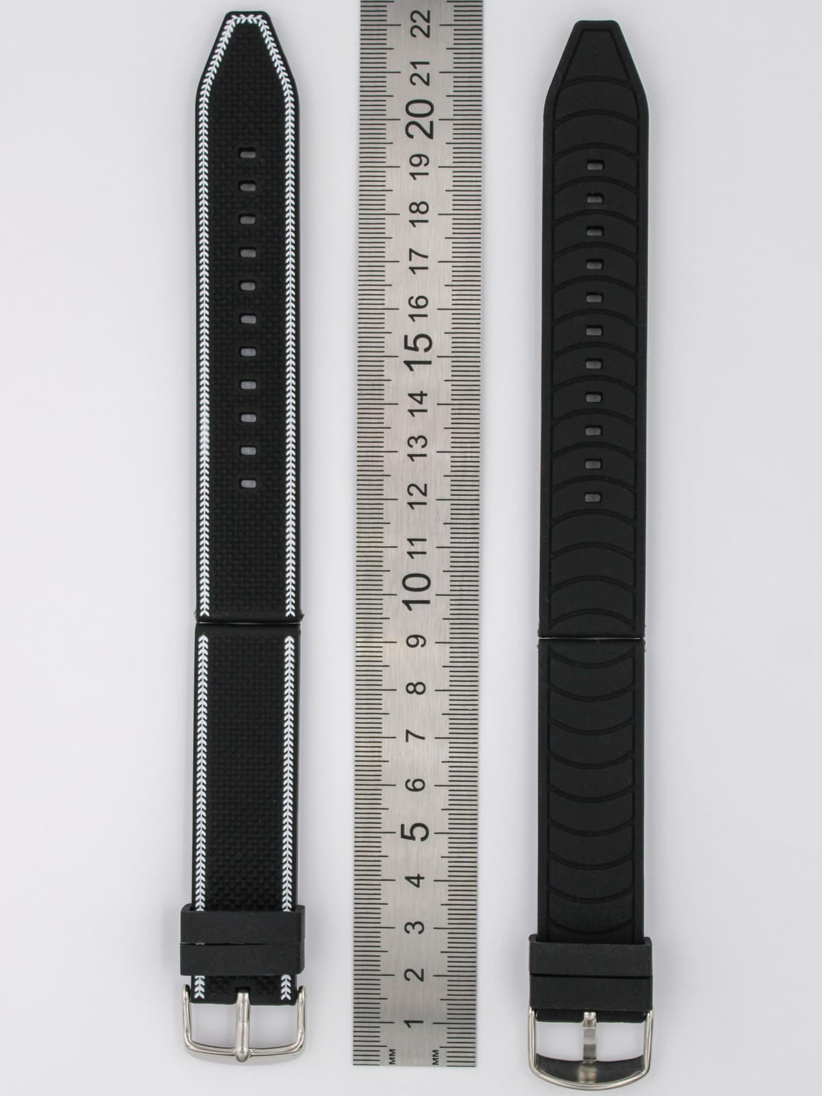 Ремешок для наручных часов силиконовый чёрный с белой каймой 22 мм