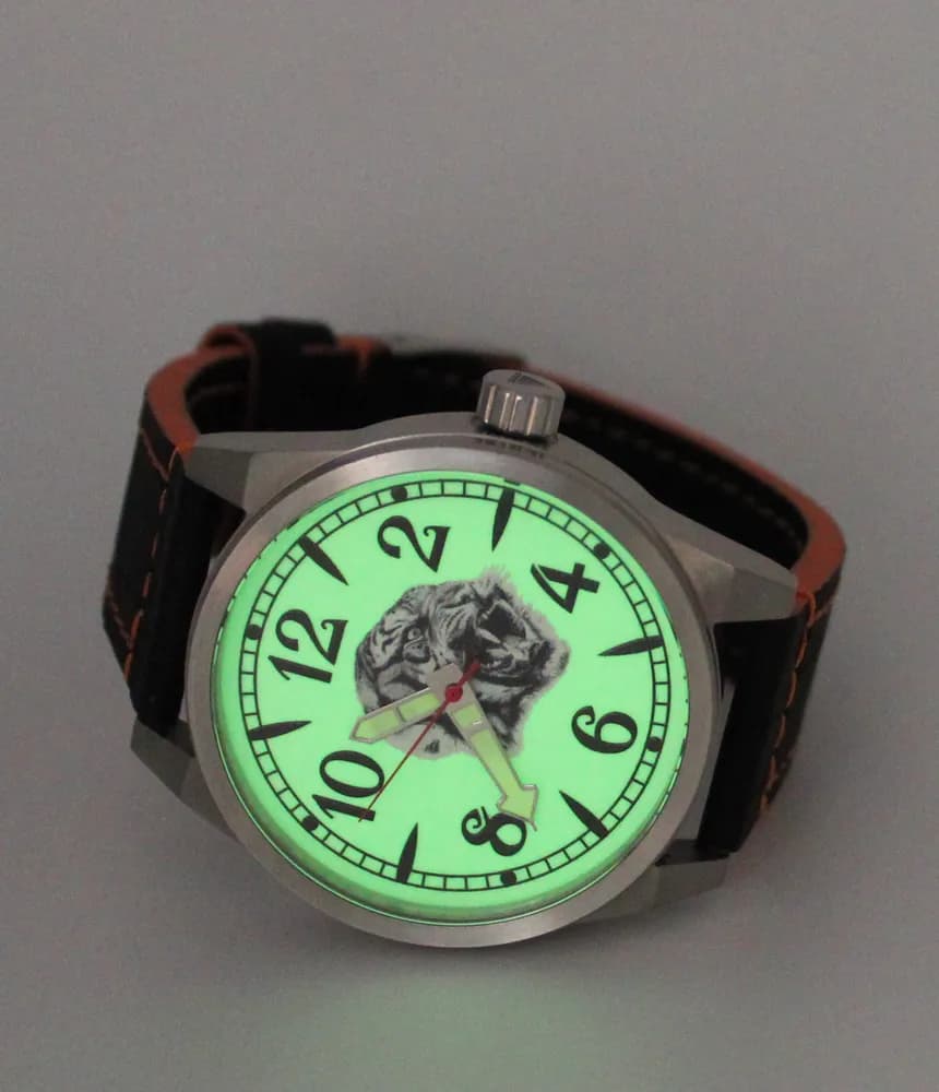 Часы наручные Тигр 21.315.015  механические,  механизм Ракета 2609