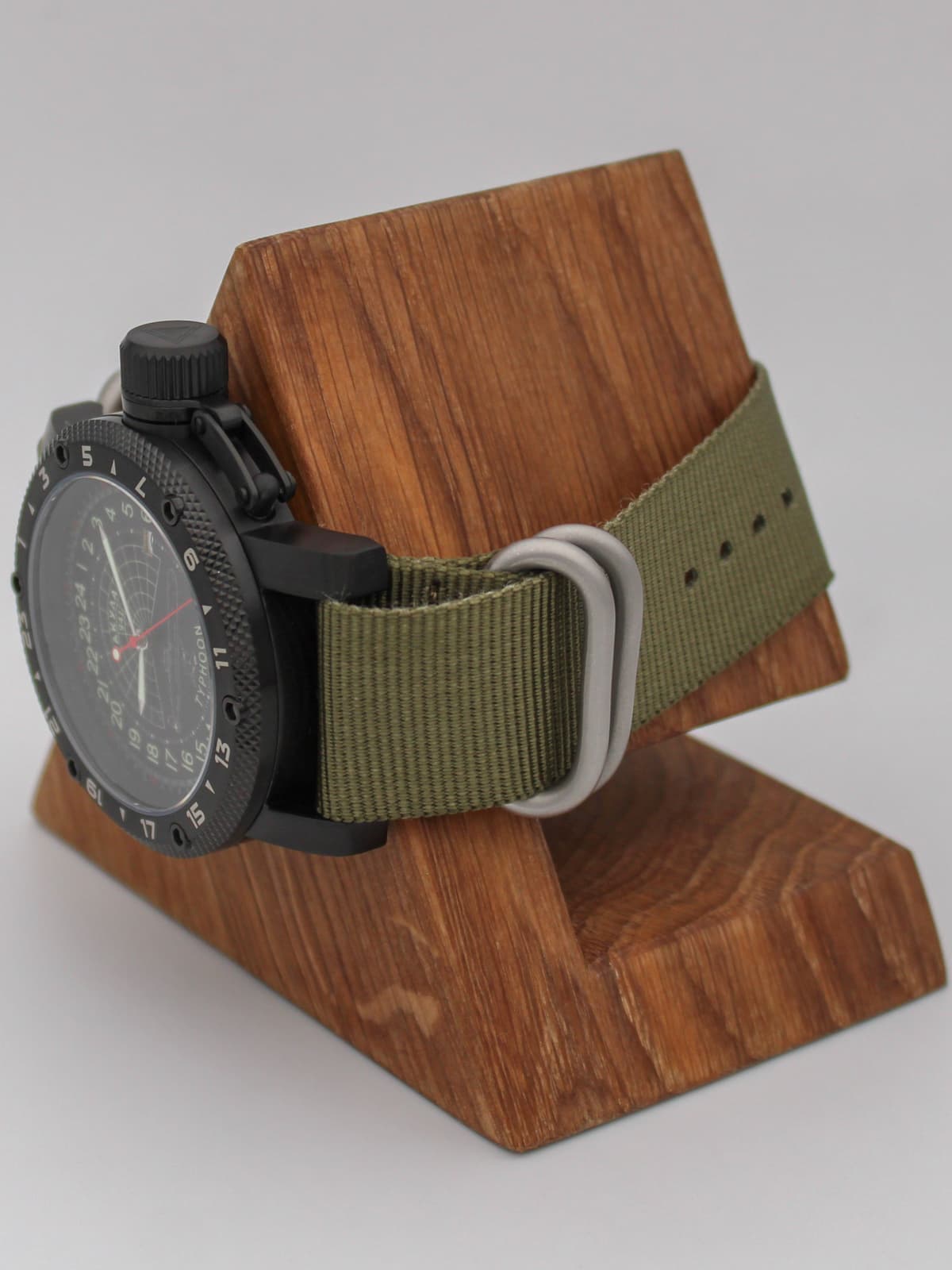 Часы 941 / Акула (Typhoon) кварцевые (Ronda 515.24H) Q147.145.21