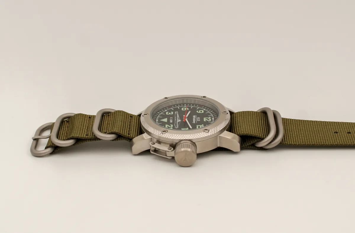 Часы наручные С-189 (Whiskey) механические 104.21, противоударные, механизм Ракета 2623Н