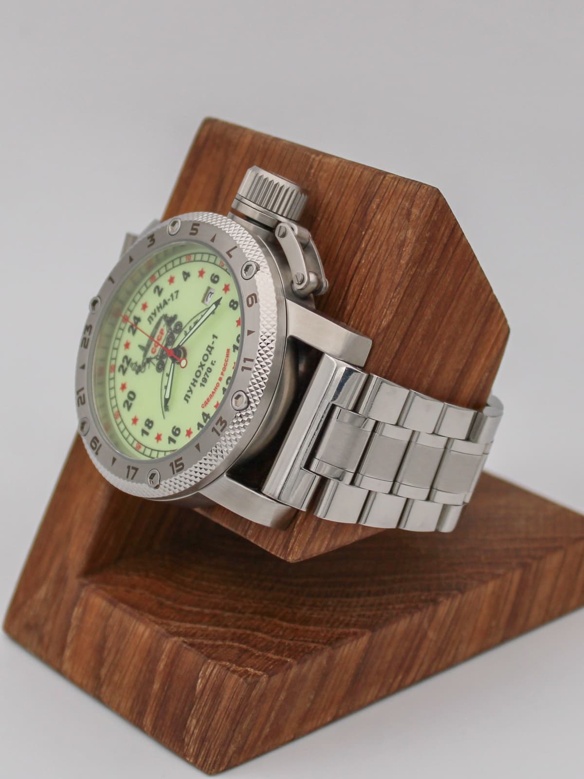 Часы "Луноход-1" кварцевые (Ronda 515.24H) Q47.401.2