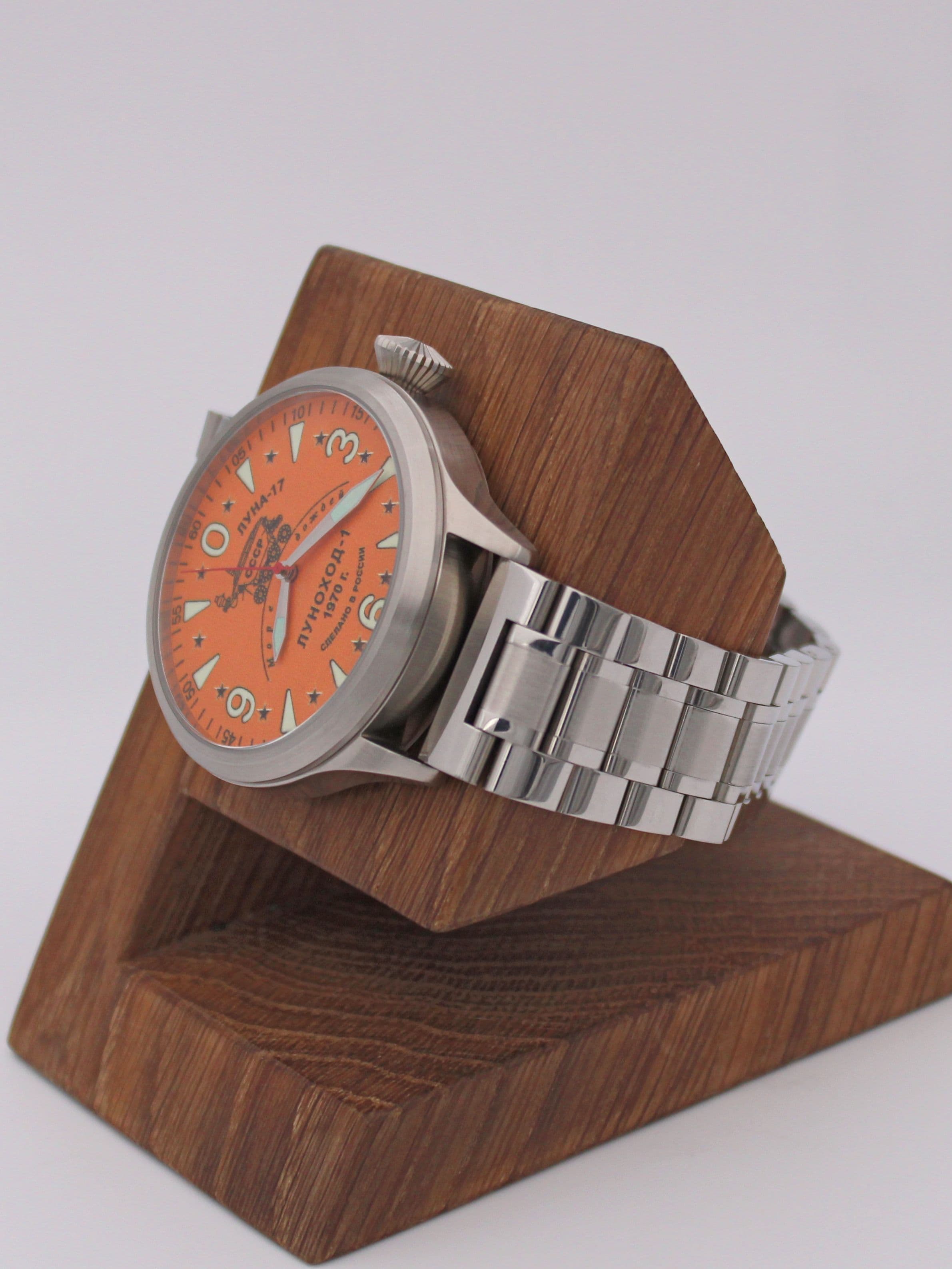 Часы "Луноход-1" механические (Восток 2409) 11.403.2