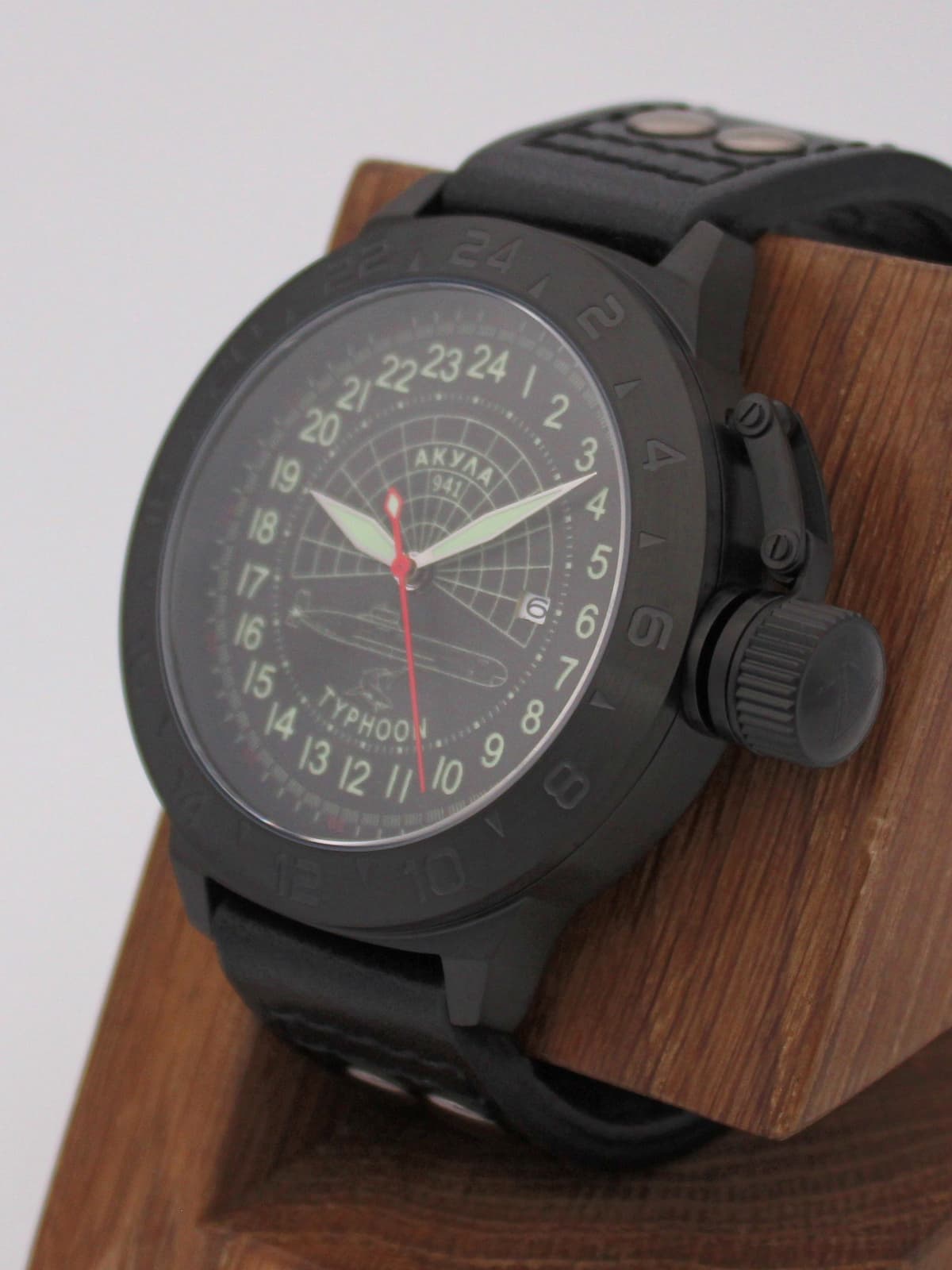 Часы 941 / Акула (Typhoon) кварцевые (Ronda 515.24H) Q152.145.01