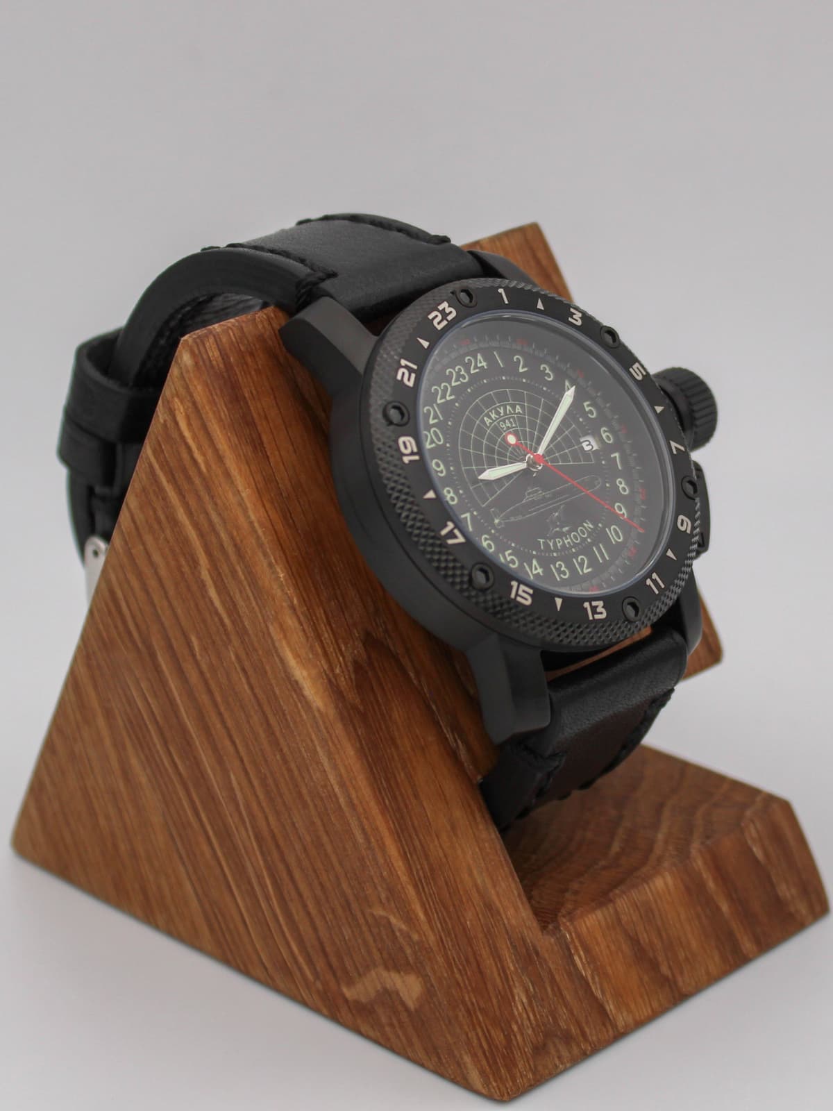 Часы 941 / Акула (Typhoon) кварцевые (Ronda 515.24H) Q147.145.01