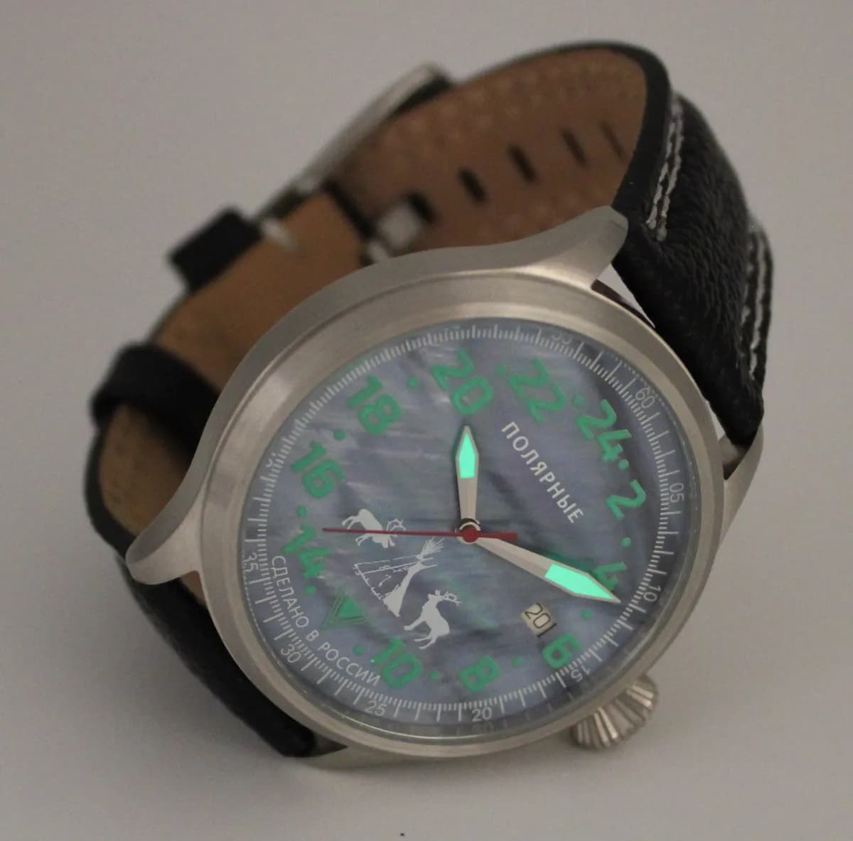 Часы наручные  Полярные/ Северное сияние 11.201.011 ,  механические, противоударные, механизм  Восток 2424 