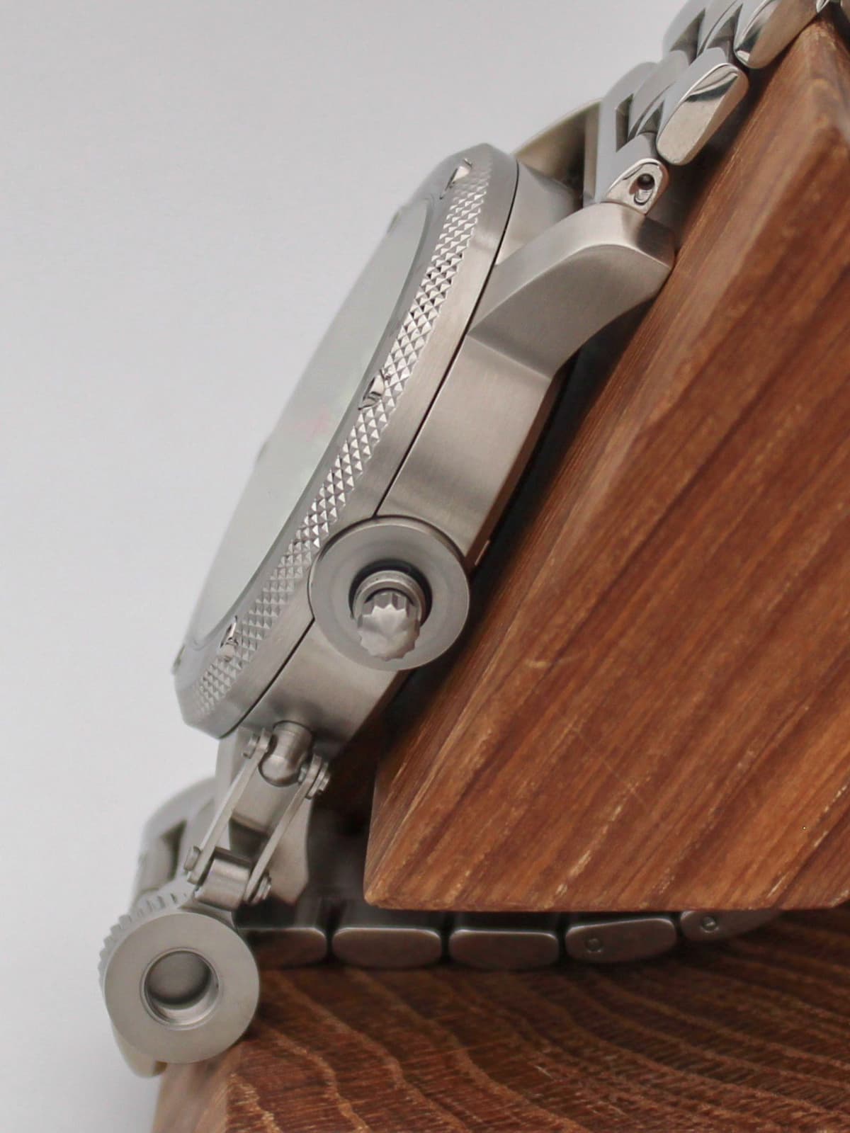 Часы 671 / Щука (Black Prince) кварцевые (Ronda 515.24H) Q47.068.2