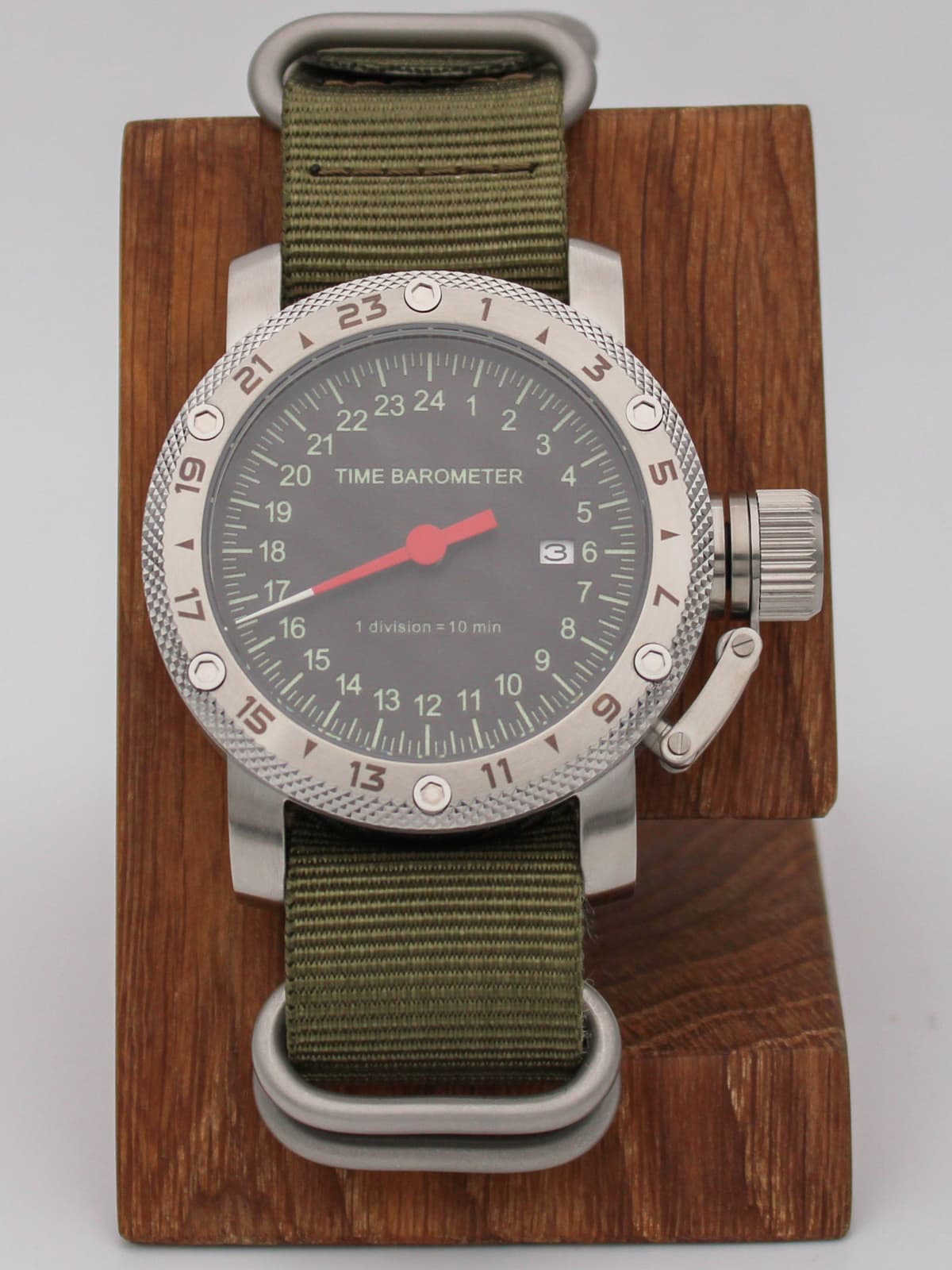 Часы Time Barometer однострелочные кварцевые (Ronda 515.24H) 47.601.21