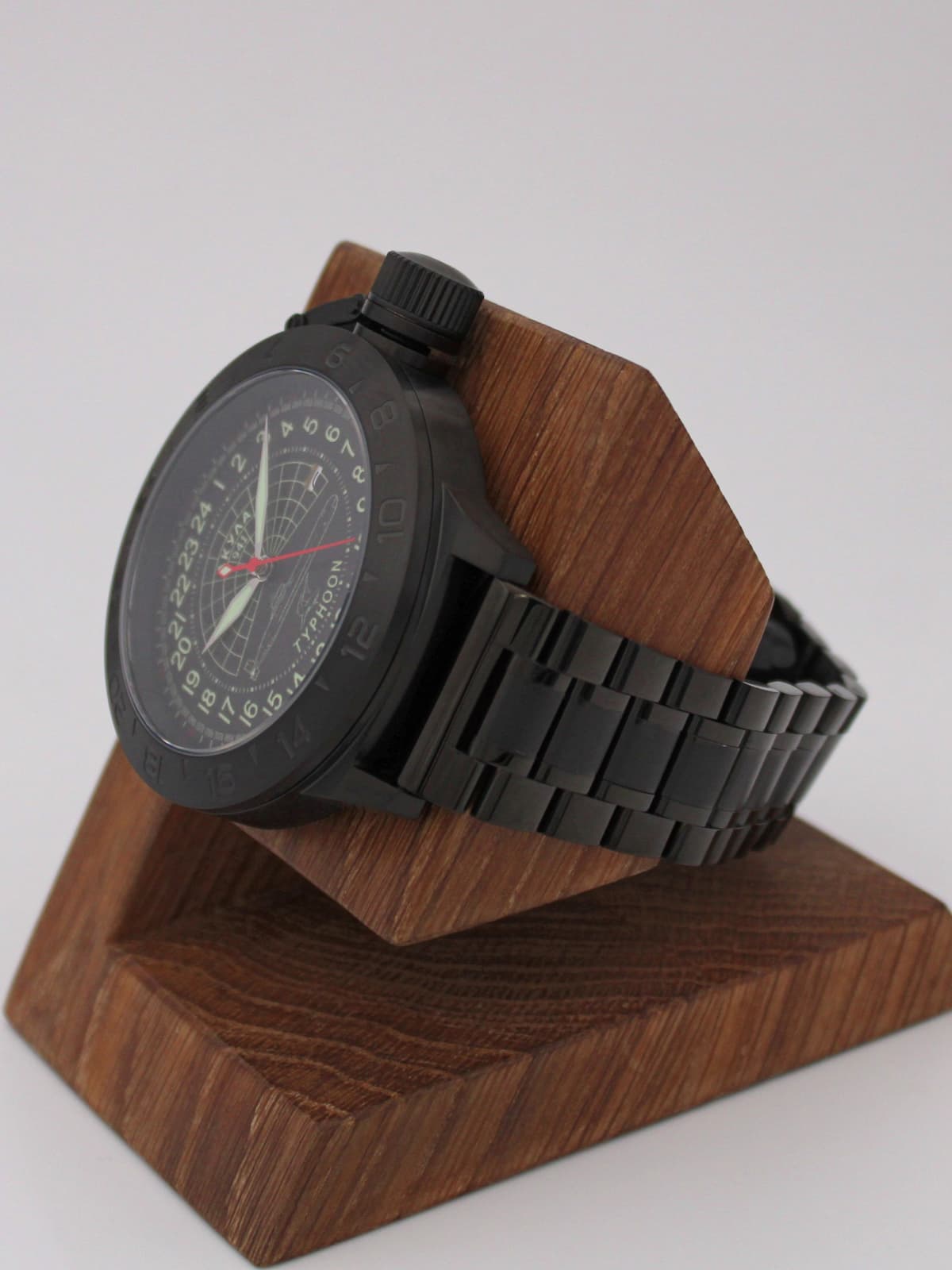 Часы 941 / Акула (Typhoon) кварцевые (Ronda 515.24H) Q152.145.1