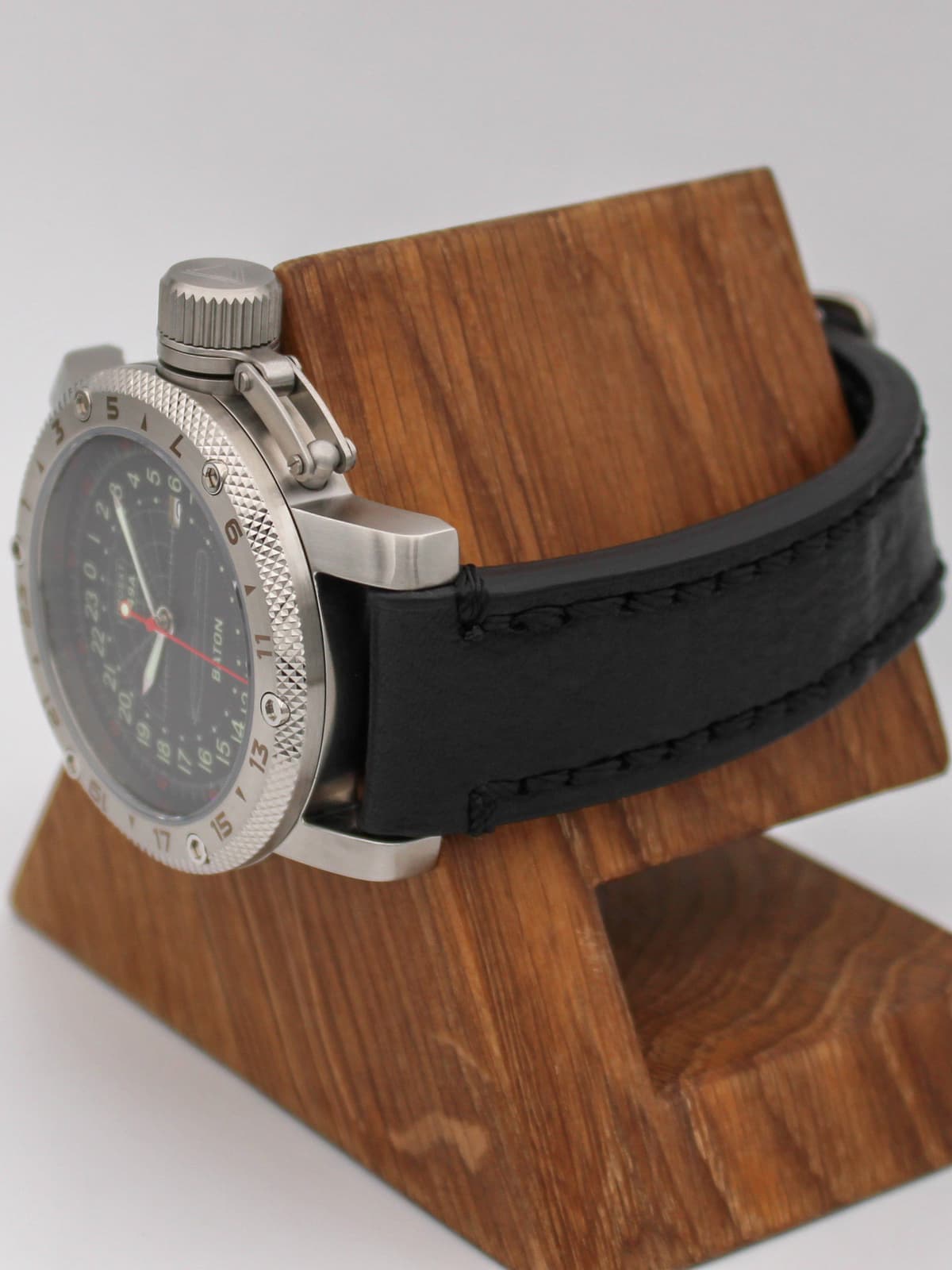 Часы 949А / Baton кварцевые (Ronda 515.24H) Q47.047.01