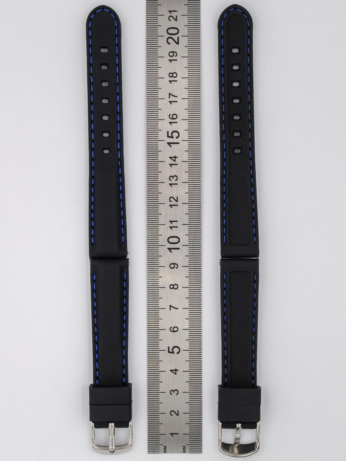 Ремешок для наручных часов силиконовый чёрный с синей строчкой 18 мм