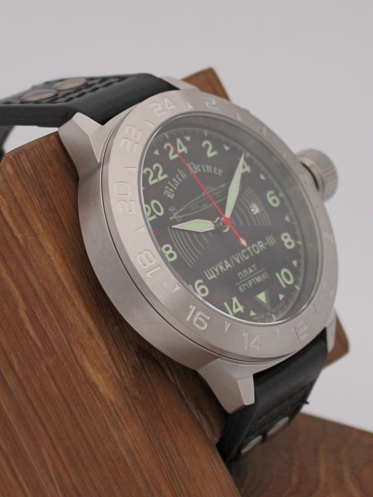 Часы 671 / Щука (Black Prince) кварцевые (Ronda 515.24H) Q52.068.01