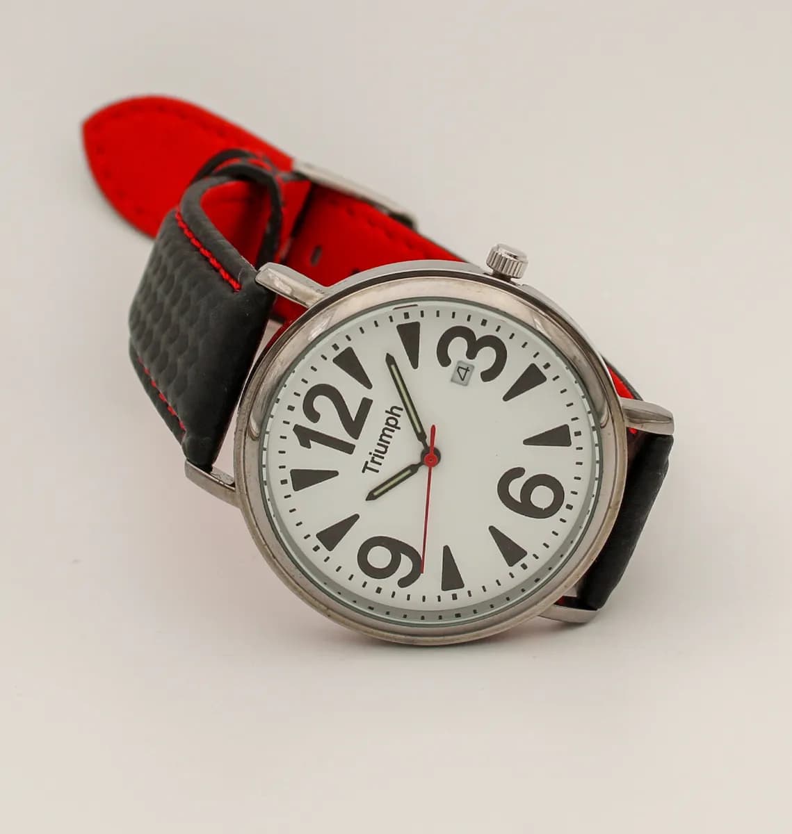  Часы наручные Triumph кварцевые 501.51