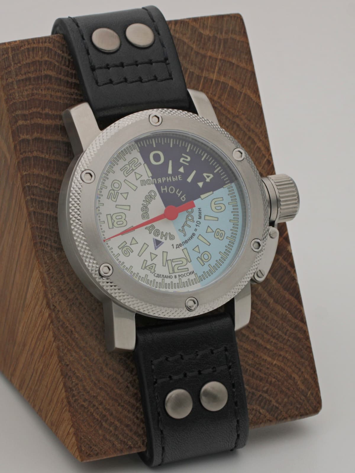 Часы "Утро/День/Вечер/Ночь" однострелочные механические с автоподзаводом (Восток 2431) 01.203.01