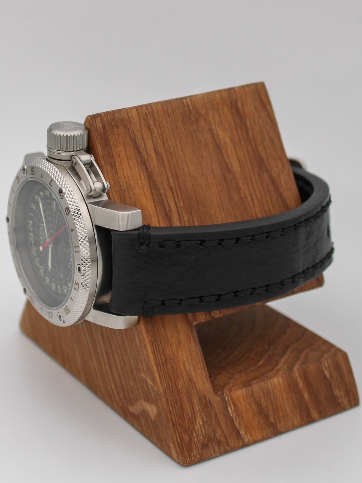 Часы 941 / Акула (Typhoon) кварцевые (Ronda 515.24H) Q47.145.01