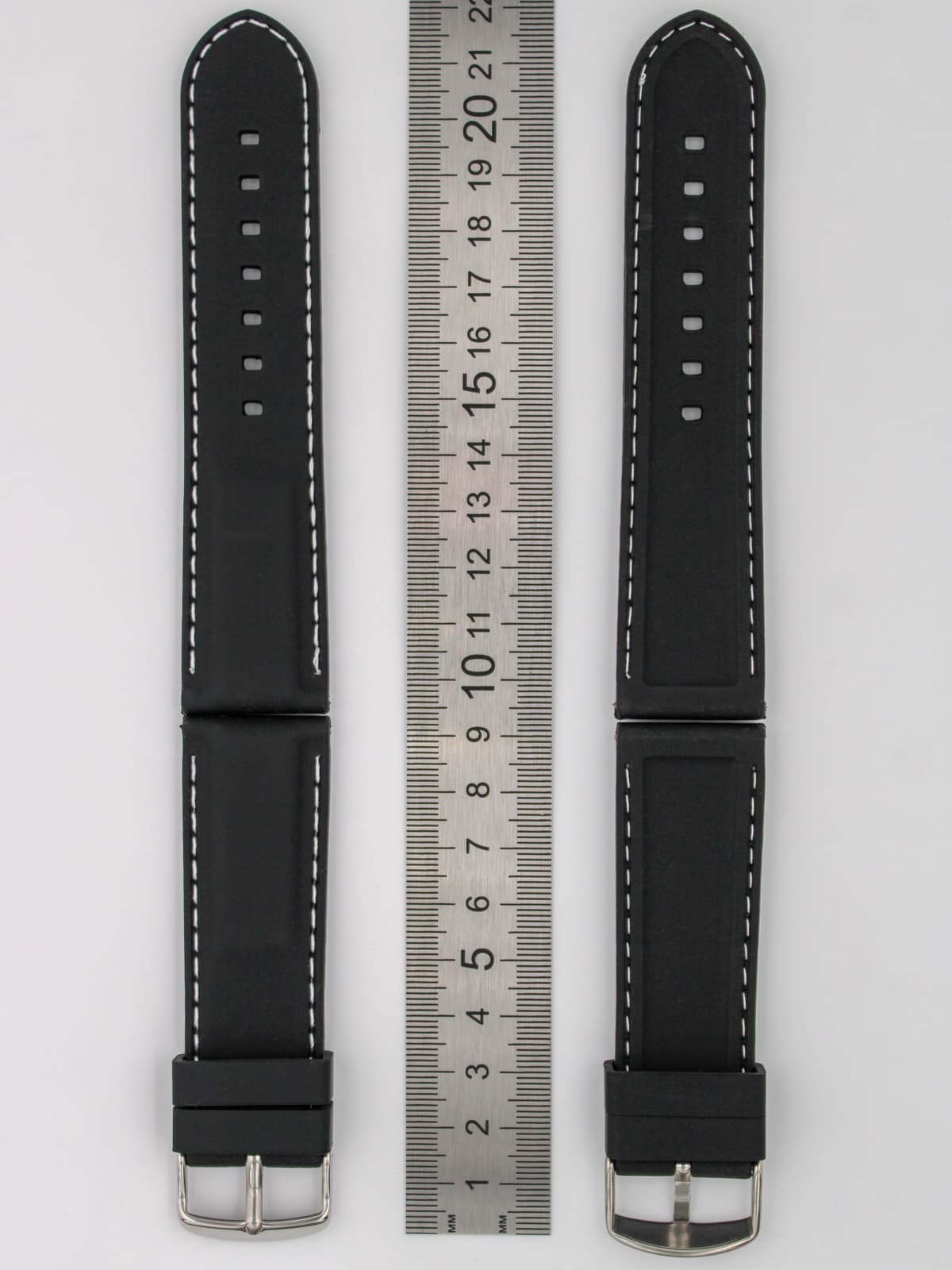 Ремешок для наручных часов силиконовый чёрный с белой строчкой 26 мм