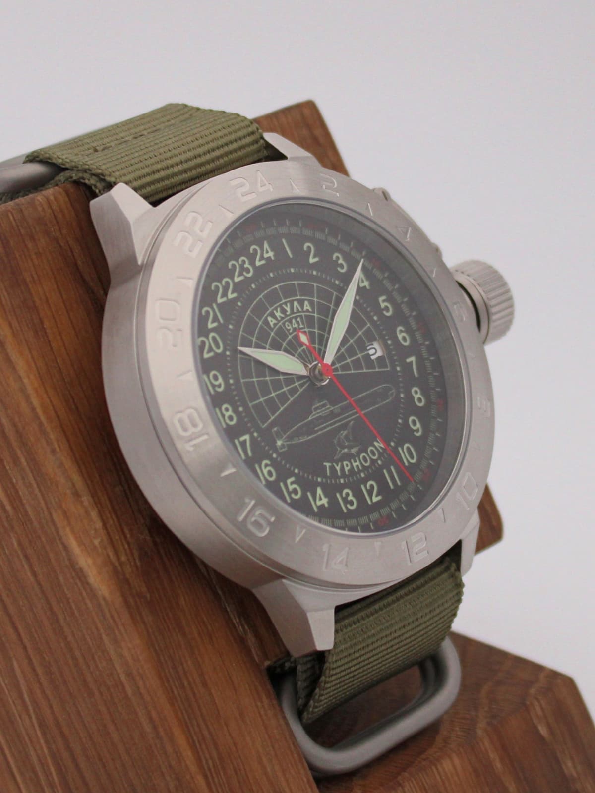 Часы 941 / Акула (Typhoon) кварцевые (Ronda 515.24H) Q52.145.21