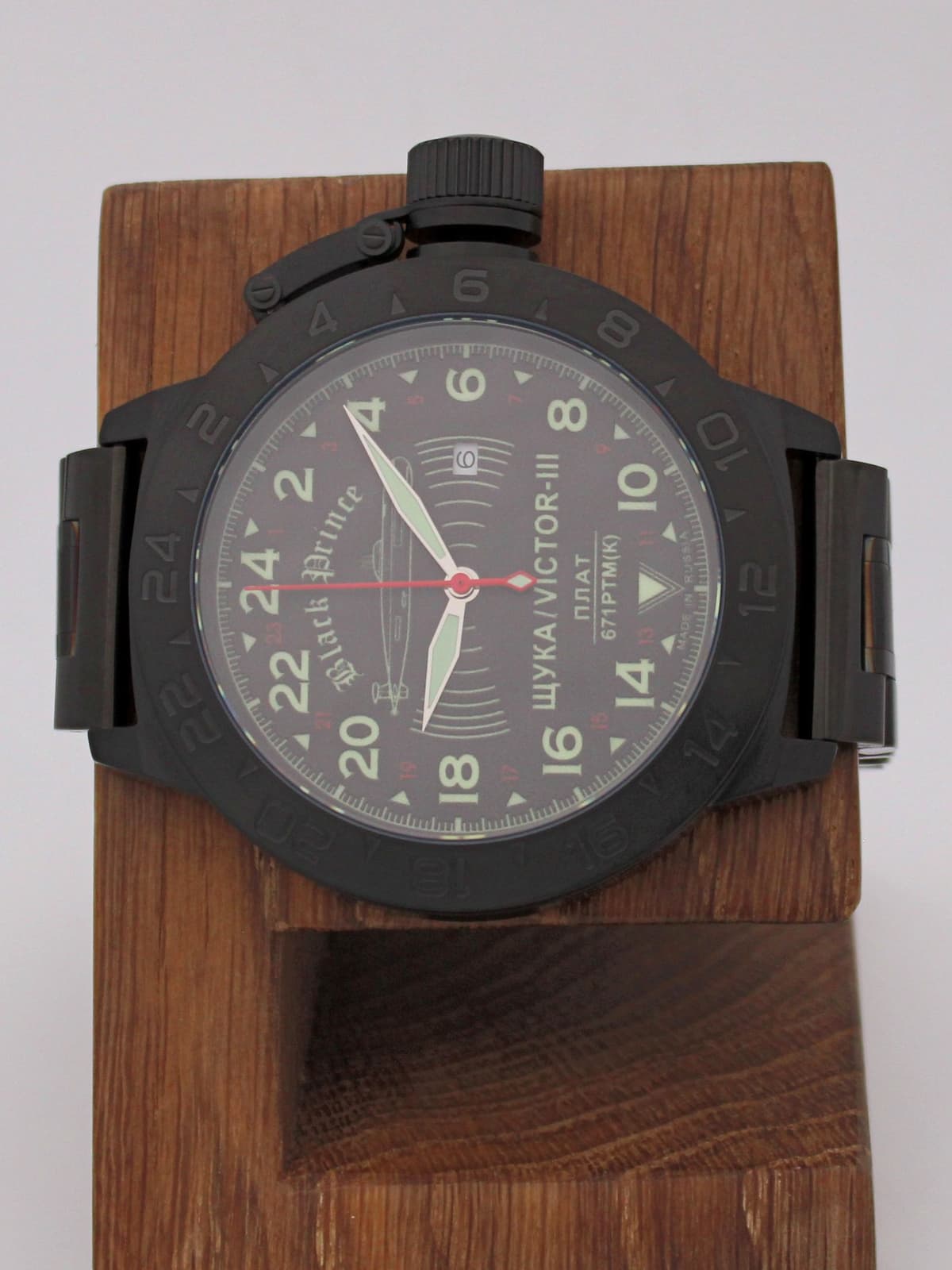 Часы 671 / Щука (Black Prince) кварцевые (Ronda 515.24H) Q152.068.1