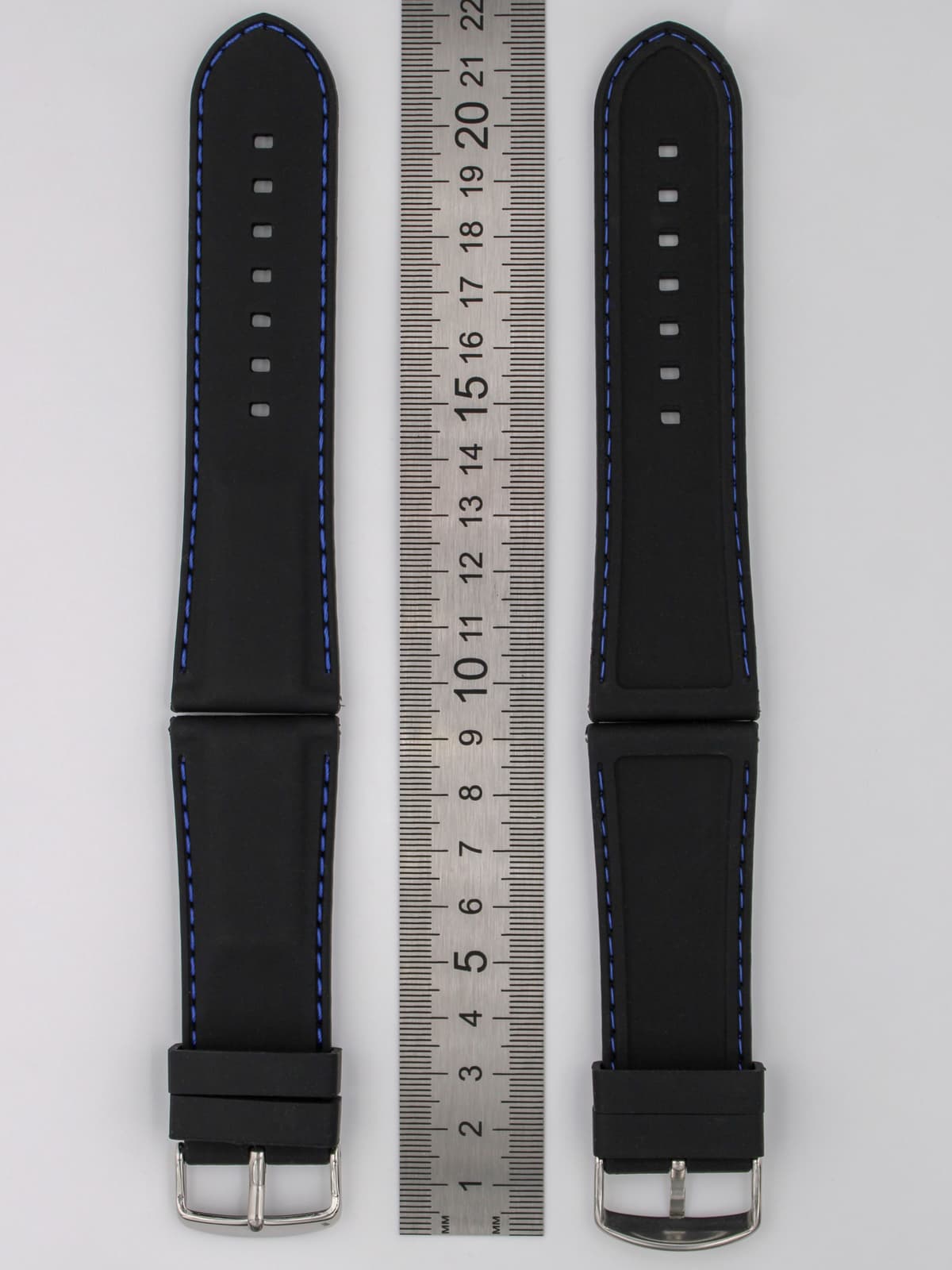 Ремешок для наручных часов силиконовый чёрный с синей строчкой 30 мм