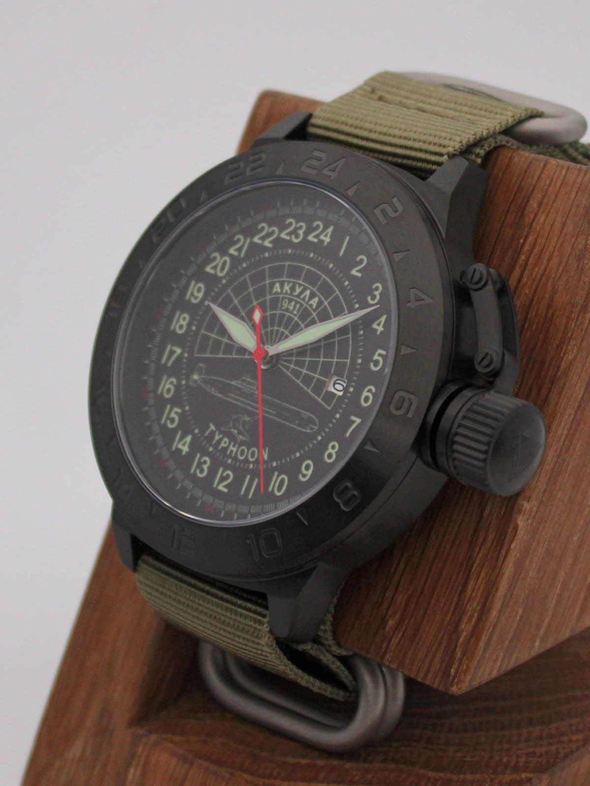 Часы 941 / Акула (Typhoon) кварцевые (Ronda 515.24H) Q152.145.21