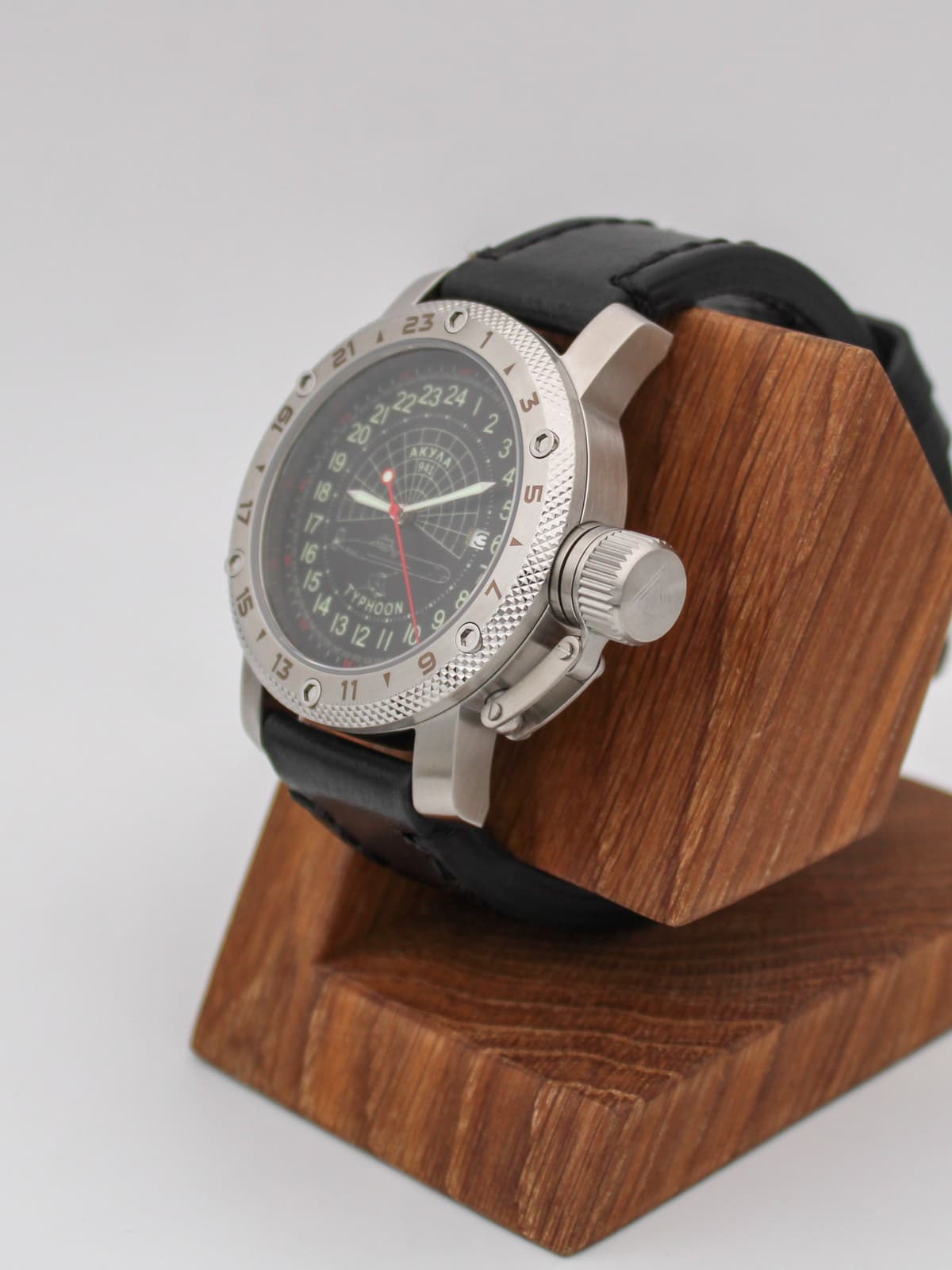 Часы 941 / Акула (Typhoon) кварцевые (Ronda 515.24H) Q47.145.01