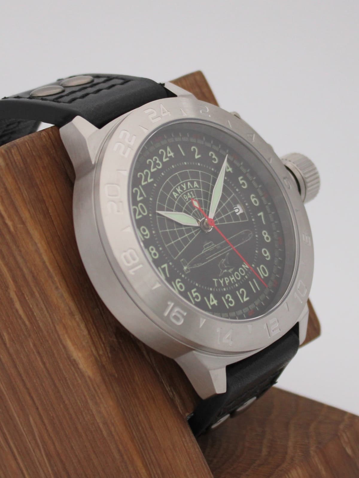 Часы 941 / Акула (Typhoon) кварцевые (Ronda 515.24H) Q52.145.01