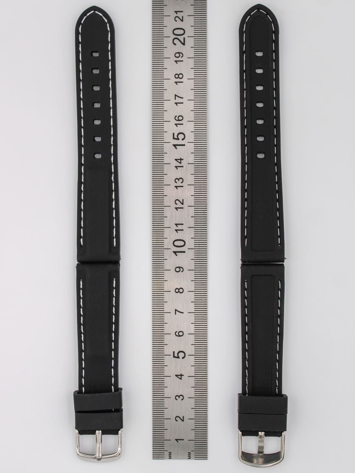 Ремешок для наручных часов силиконовый чёрный с белой строчкой 20 мм