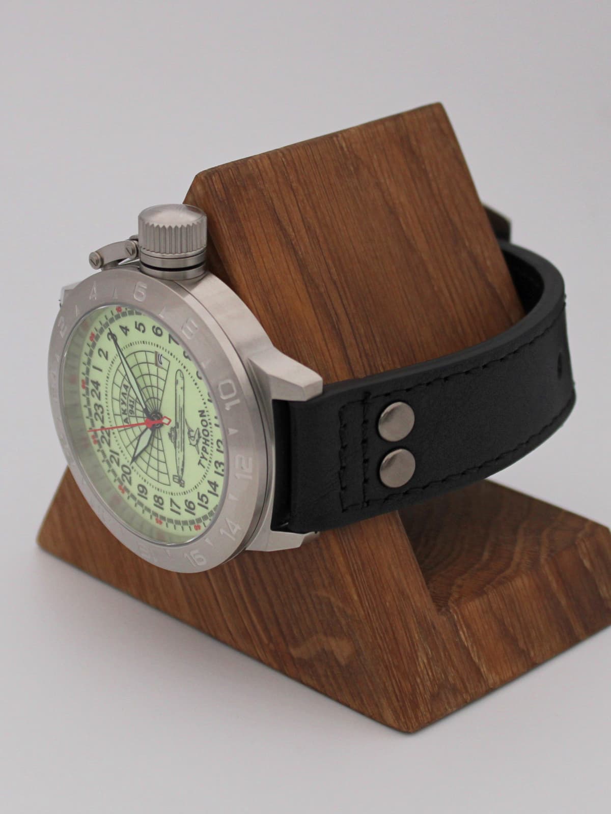 Часы 941 / Акула (Typhoon) кварцевые (Ronda 515.24H) Q52.147.01