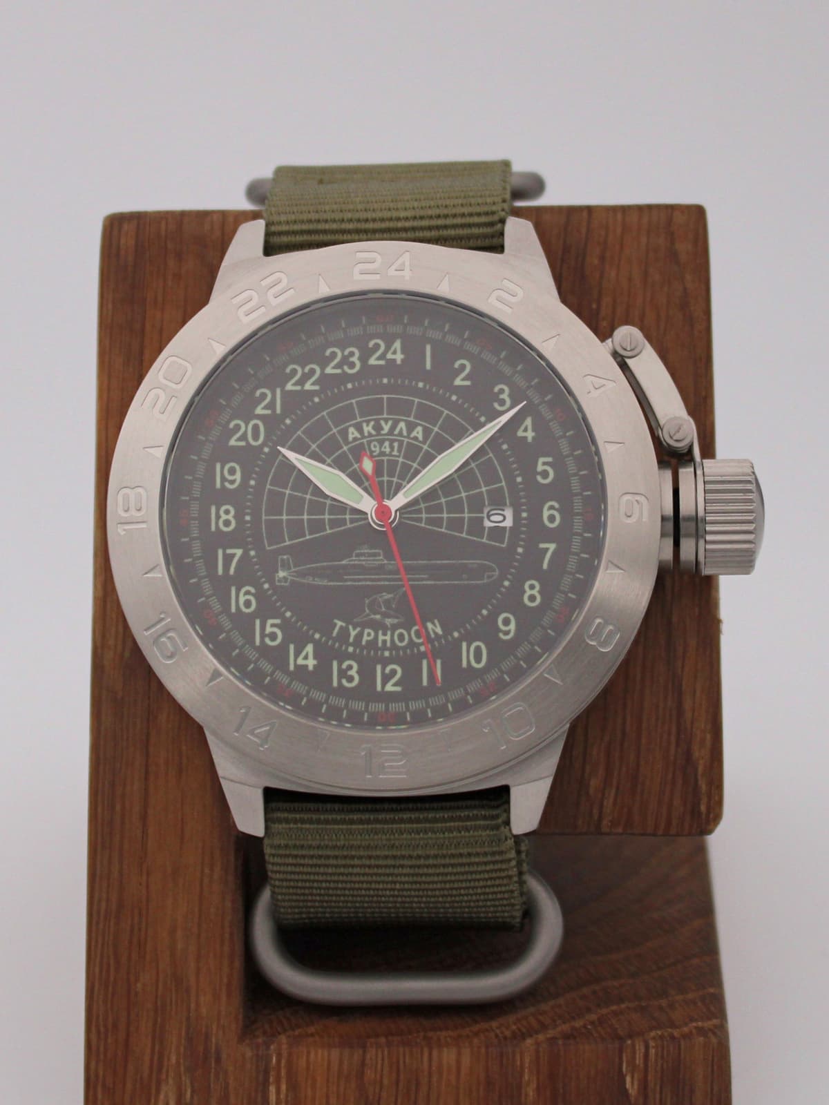 Часы 941 / Акула (Typhoon) кварцевые (Ronda 515.24H) Q52.145.21