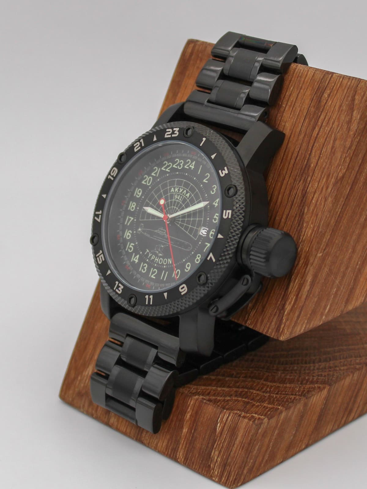 Часы 941 / Акула (Typhoon) кварцевые (Ronda 515.24H) Q147.145.1