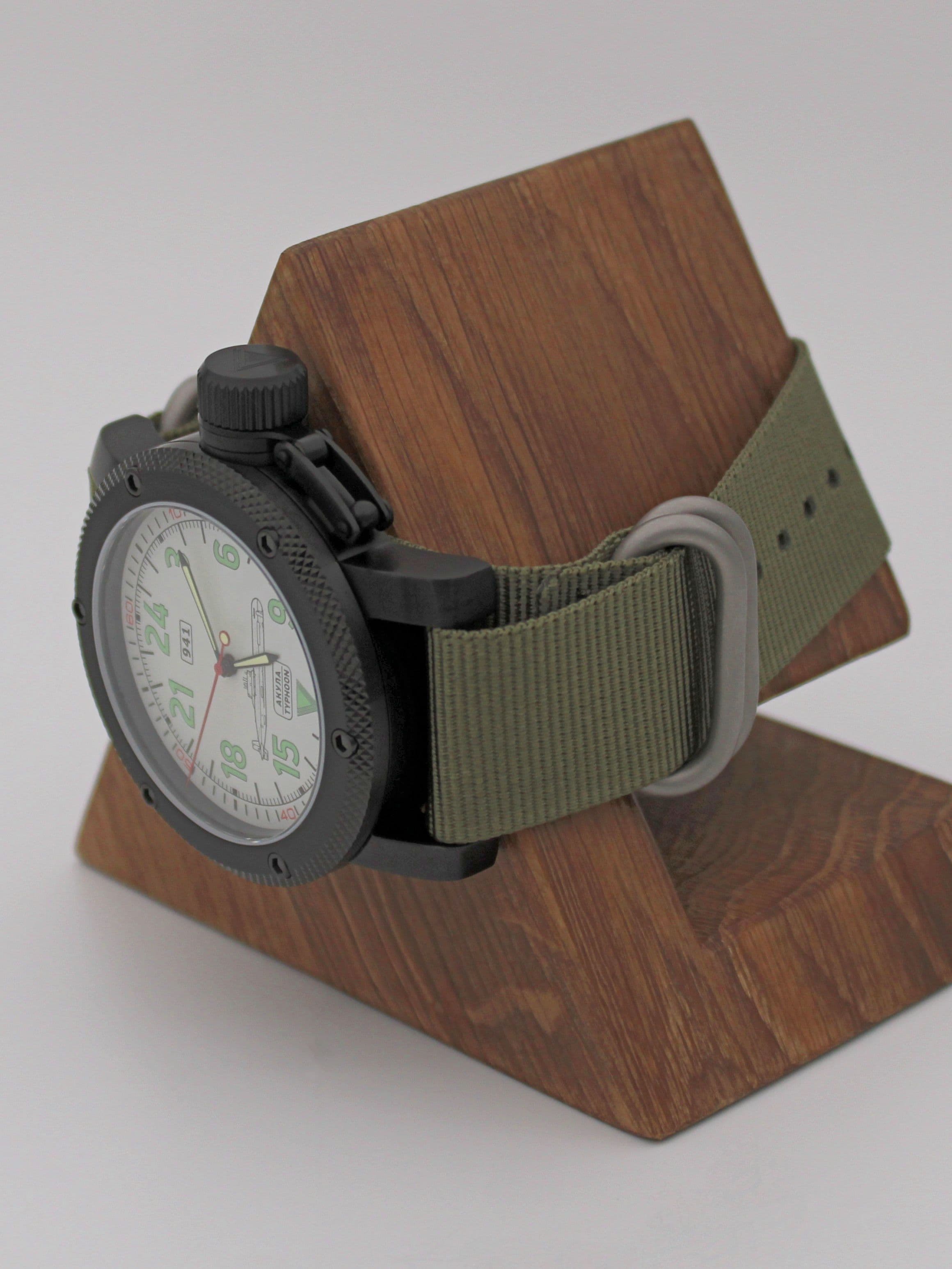 Часы 941 / Акула (Typhoon) механические (Ракета 2623) 103.051.21