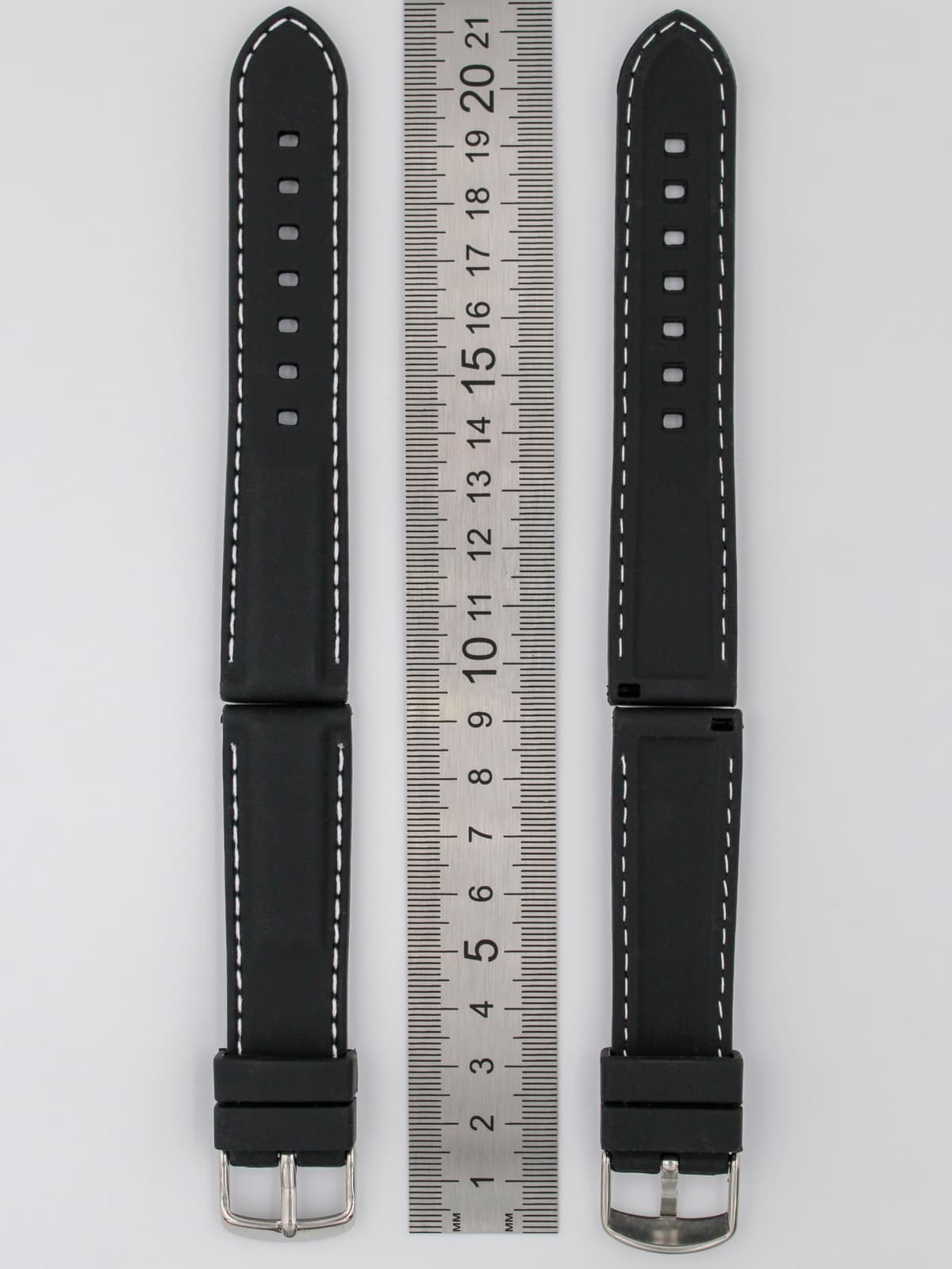 Ремешок для наручных часов силиконовый чёрный с белой строчкой 22 мм