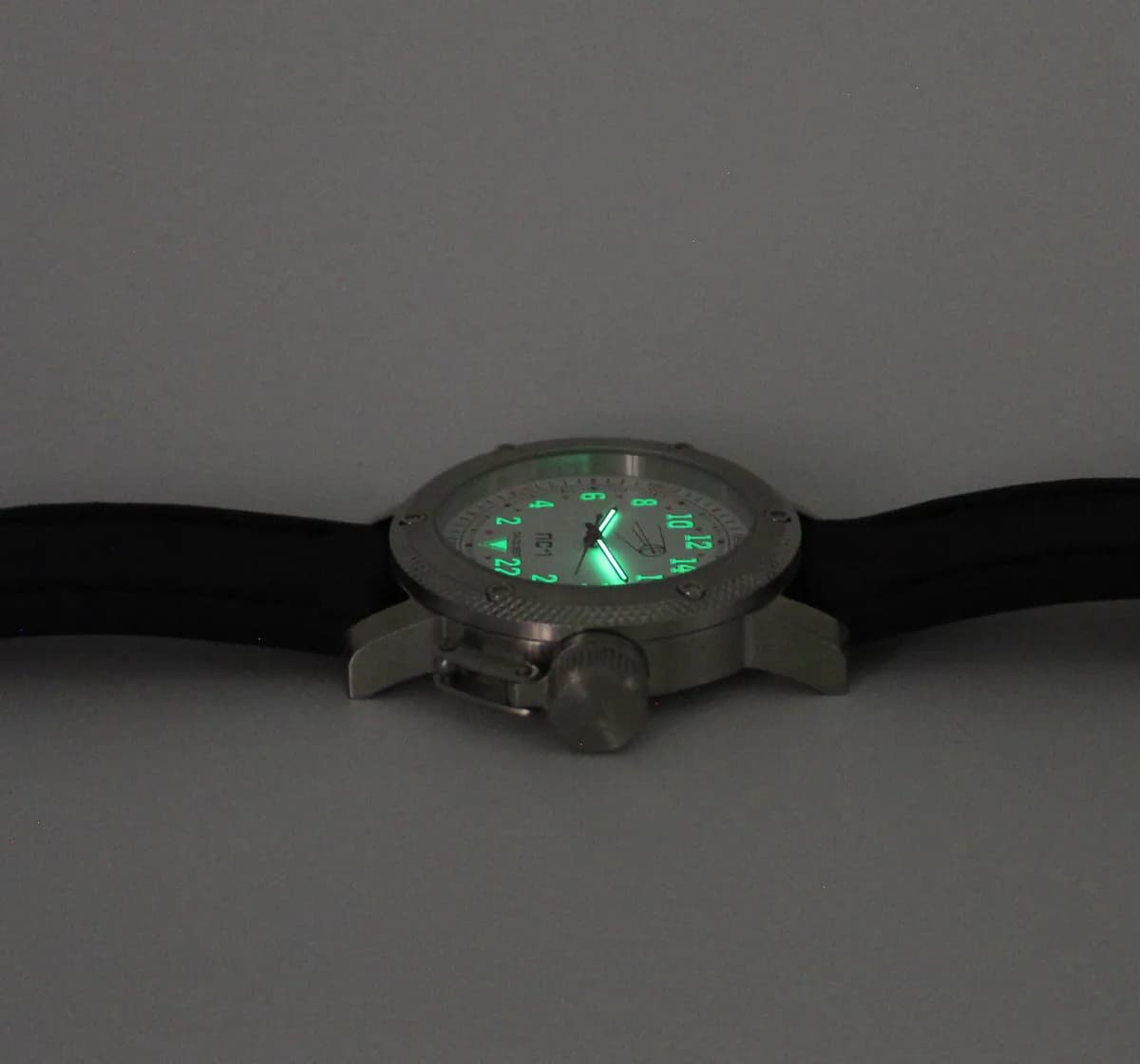 Часы наручные  "Простейший Спутник-1", механические  121.01 ,  противоударные,  механизм Ракета 2623 Н