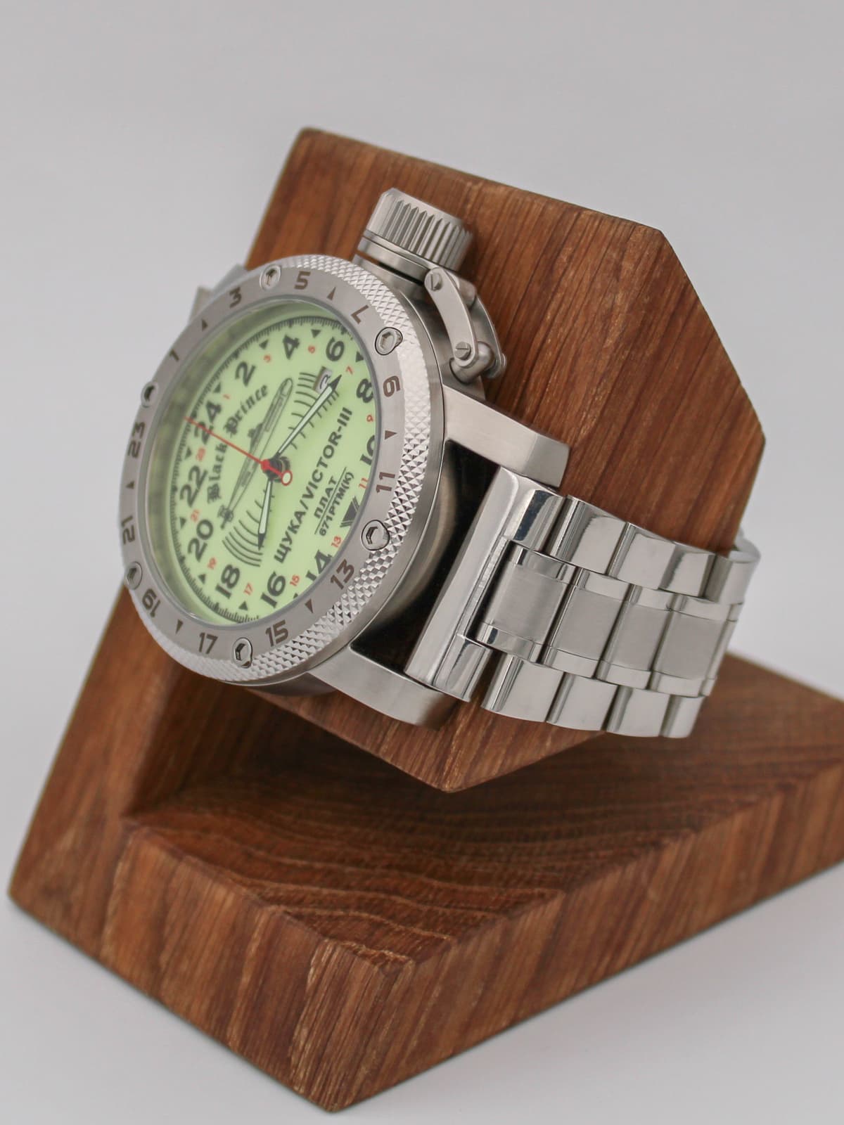 Часы 671 / Щука (Black Prince) кварцевые (Ronda 515.24H) Q47.066.2