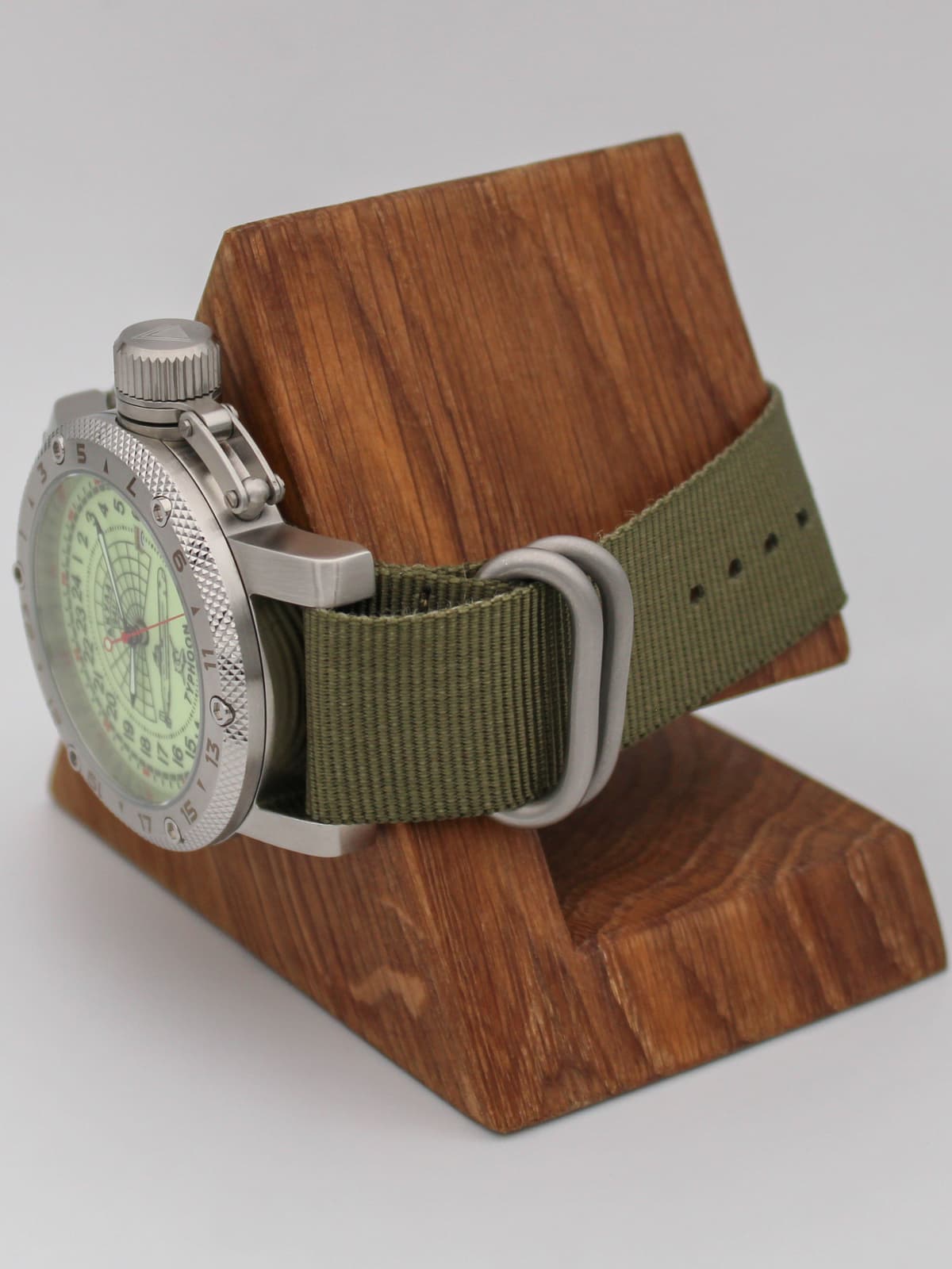 Часы 941 / Акула (Typhoon) кварцевые (Ronda 515.24H) Q47.147.21