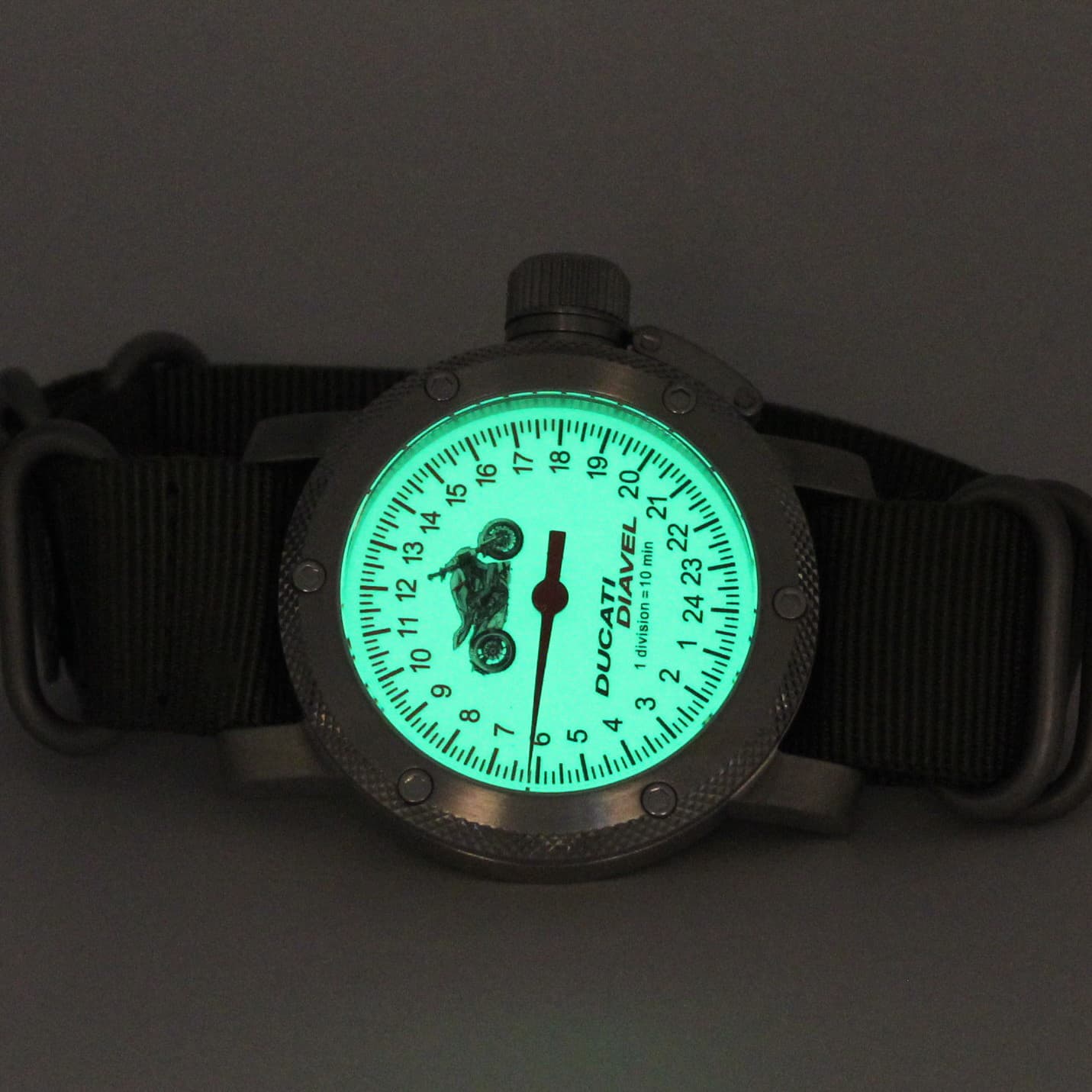 Часы DUCATI DIAVEL (мотоцикл) механизм Восток 2431.01