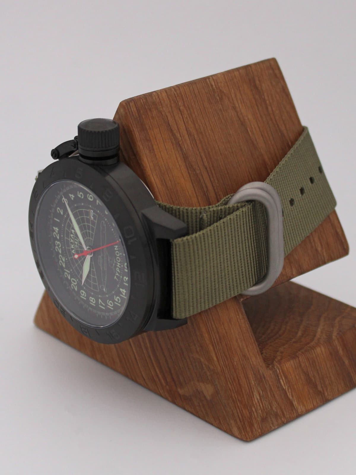 Часы 941 / Акула (Typhoon) кварцевые (Ronda 515.24H) Q152.145.21