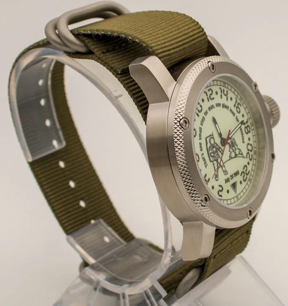 Часы Высадка на Луне механические 126.21 механизм Ракета 2623