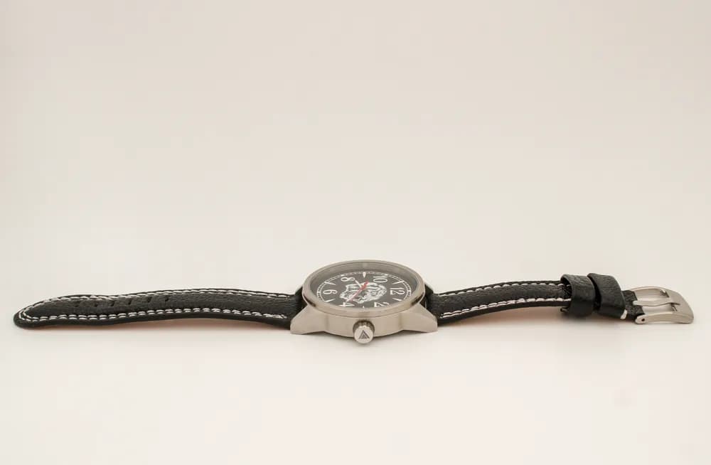 Часы наручные Тигр 21.310.011  механические,  механизм Ракета 2609